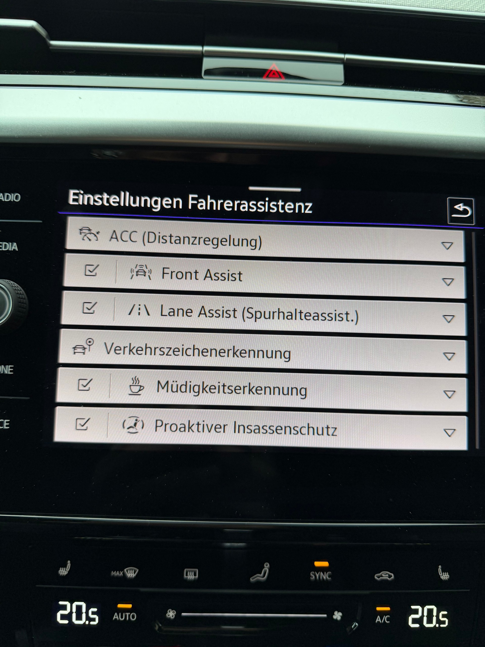 VW SB 2.0 TSI R-Line DSG-image-12