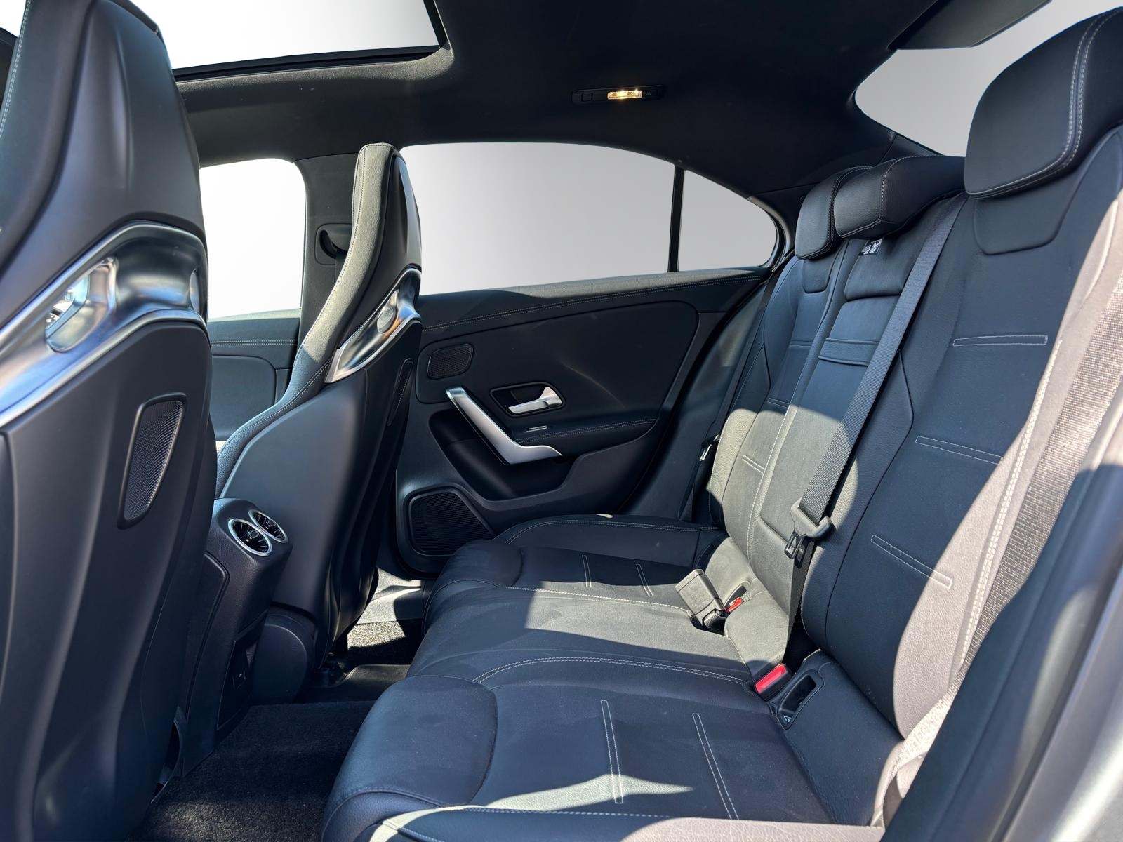 MERCEDES-BENZ A 35 AMG 4Matic-image-10