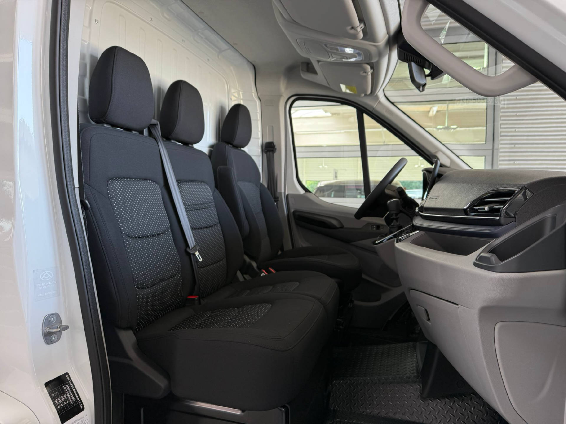 MAXUS Deliver 9 Kaw. L3H2 2.0 TD Comfort-image-9