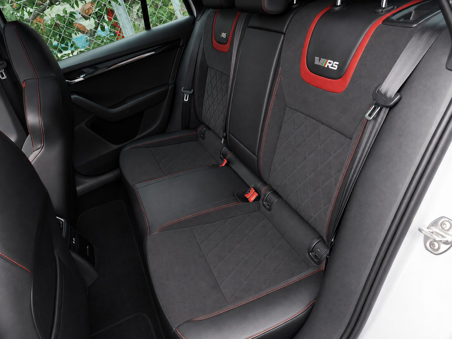 SKODA 2.0 TSI 245 RS DSG-image-14