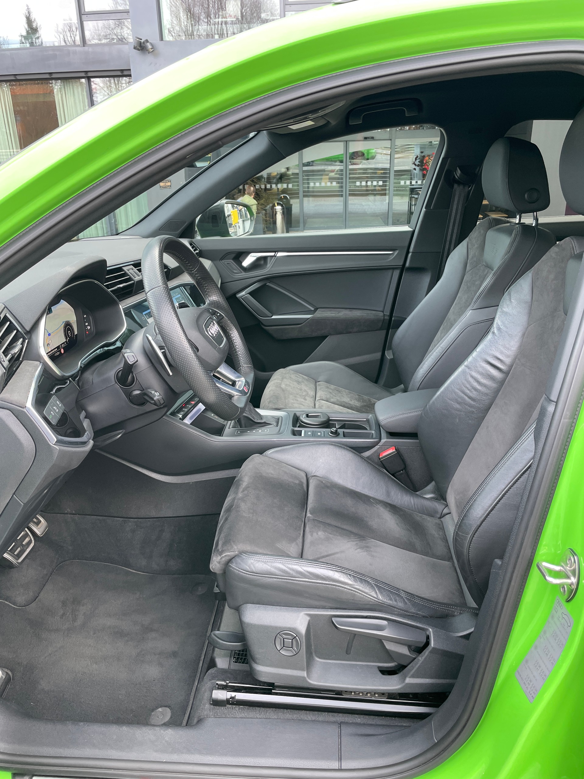 AUDI RS Q3 2.5 TFSI quattro S tronic-image-12