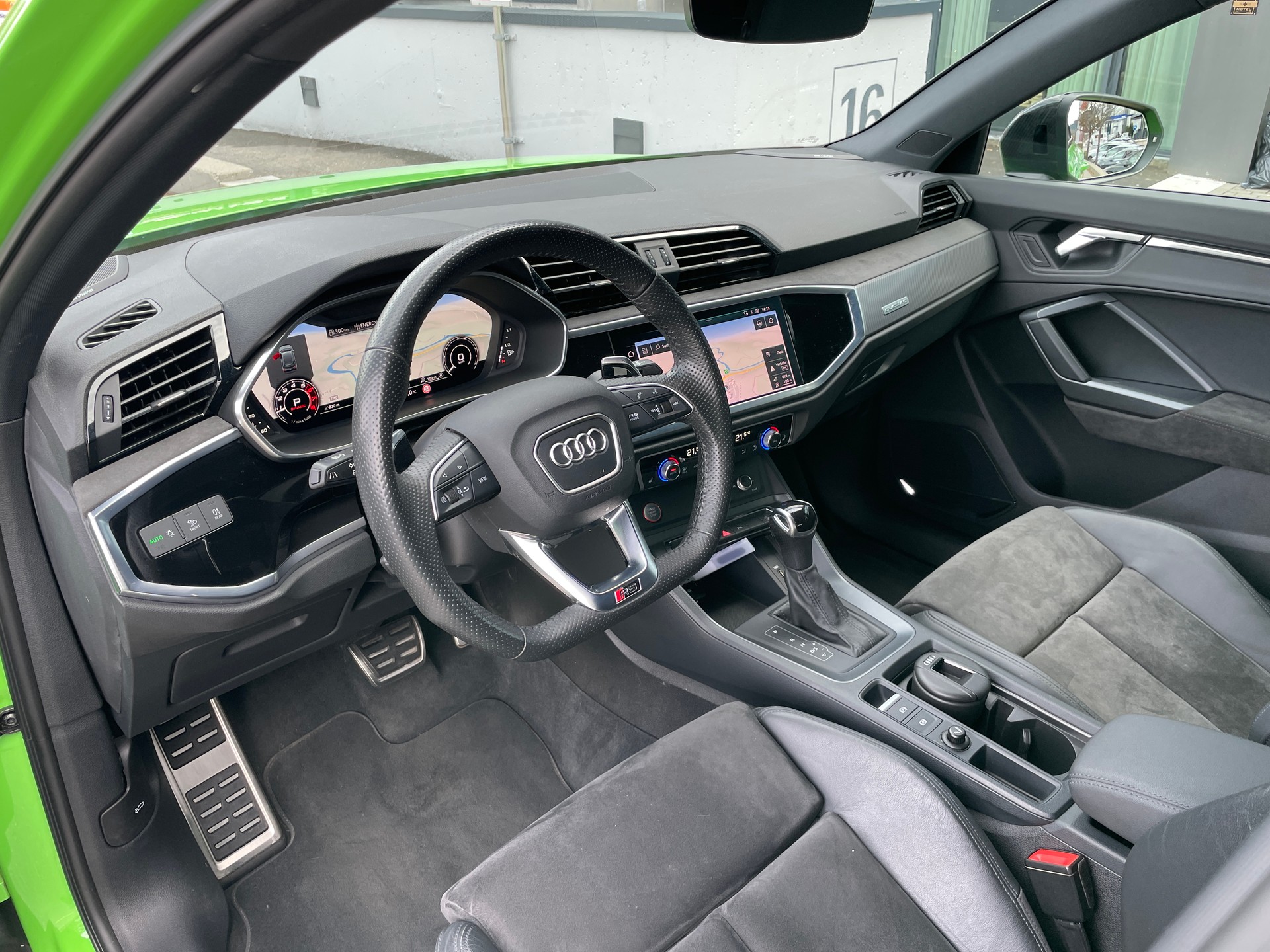 AUDI RS Q3 2.5 TFSI quattro S tronic-image-10