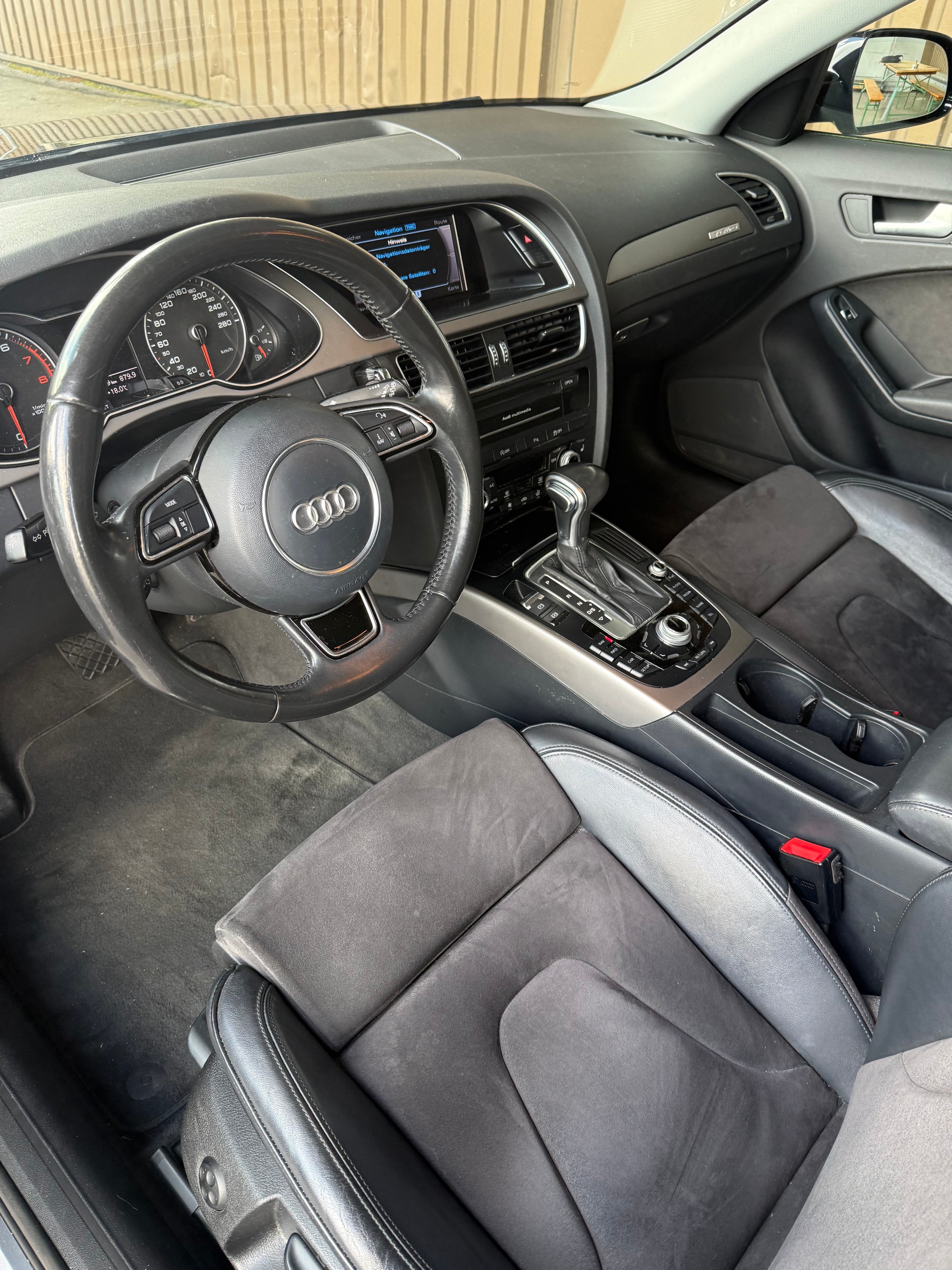 AUDI A4 Avant 2.0 TFSI quattro s-tronic-image-10