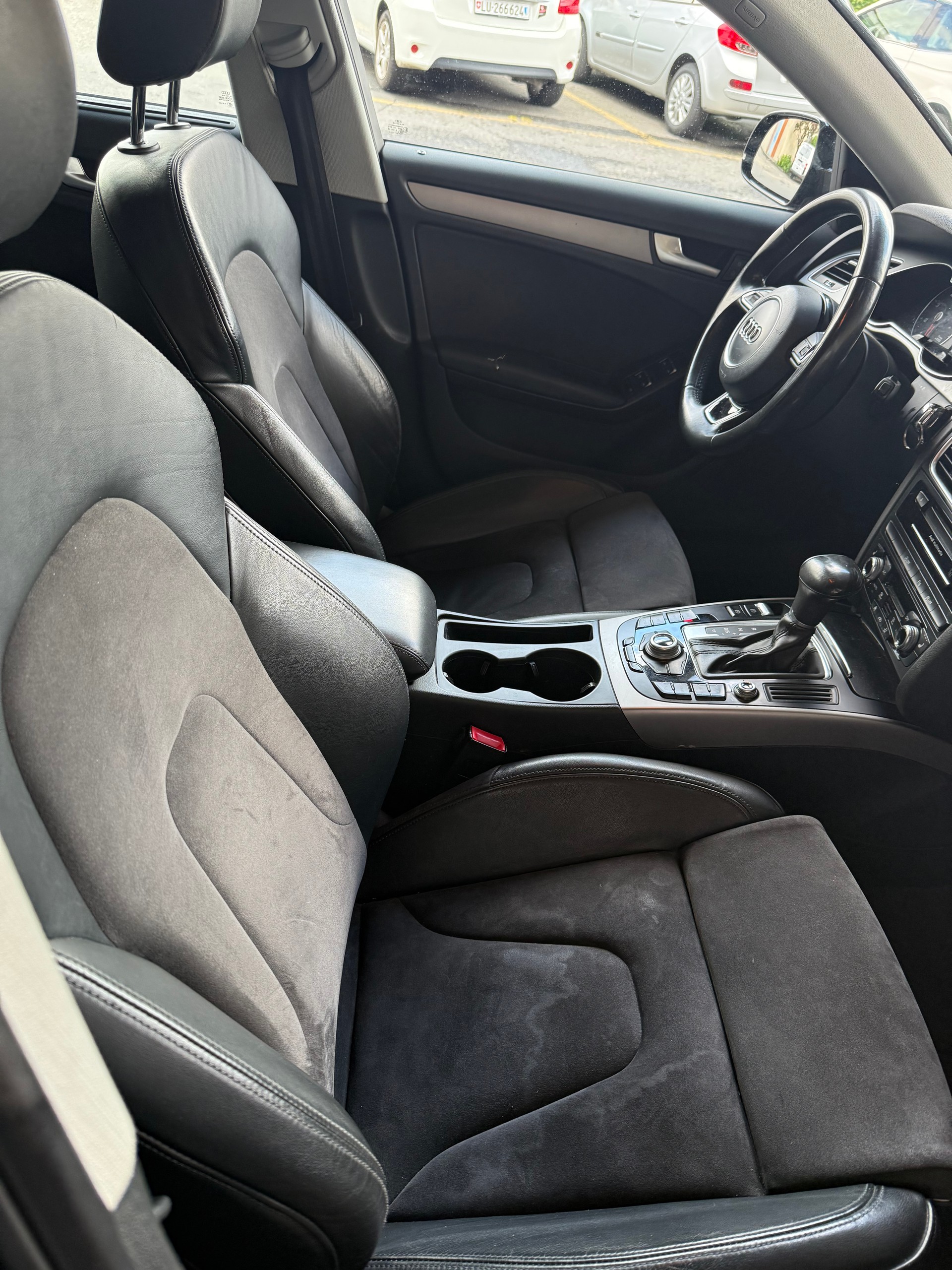 AUDI A4 Avant 2.0 TFSI quattro s-tronic-image-12