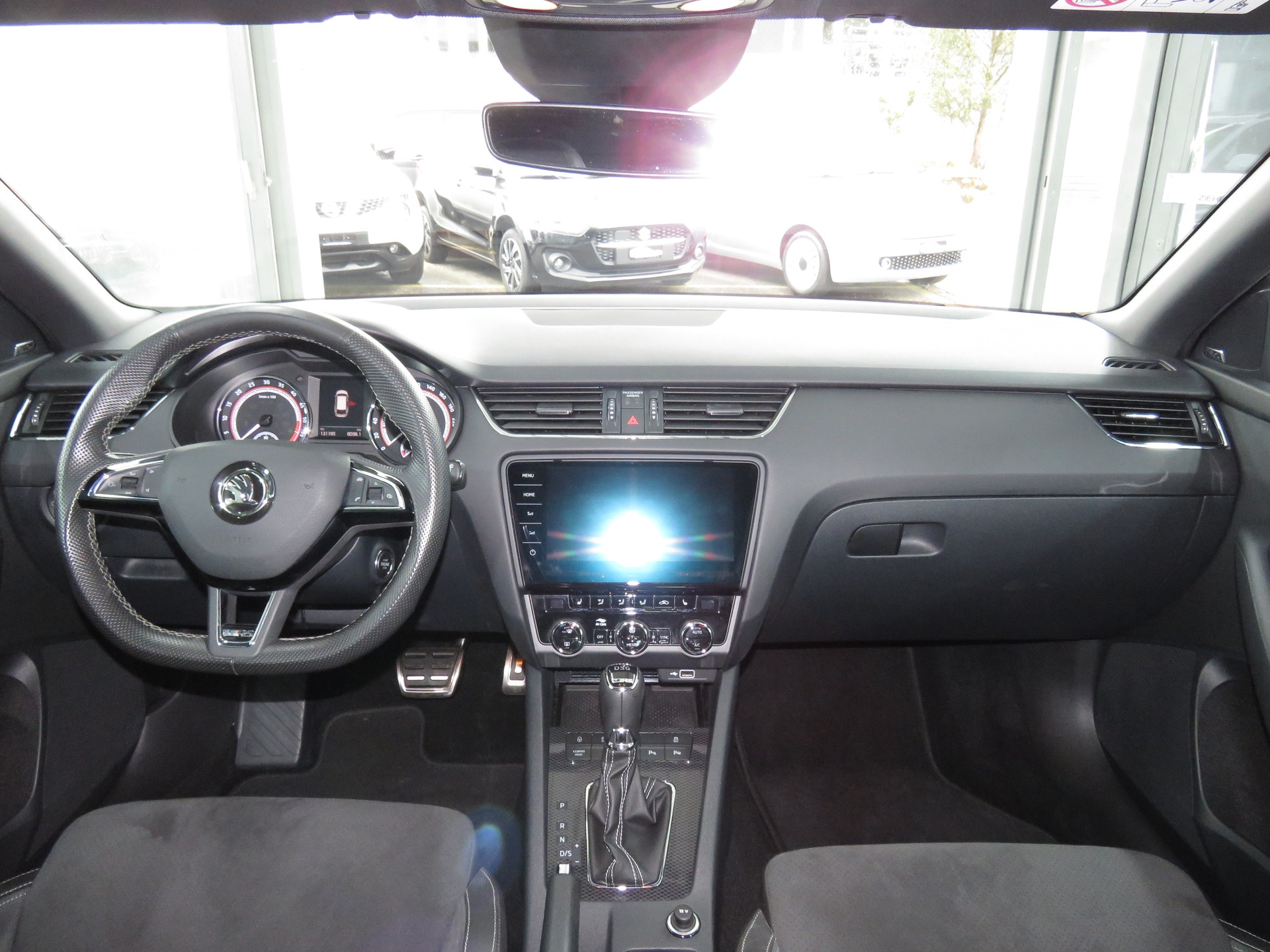 SKODA Octavia Combi 2.0 TDI RS 4x4 DSG (Automat)-image-13