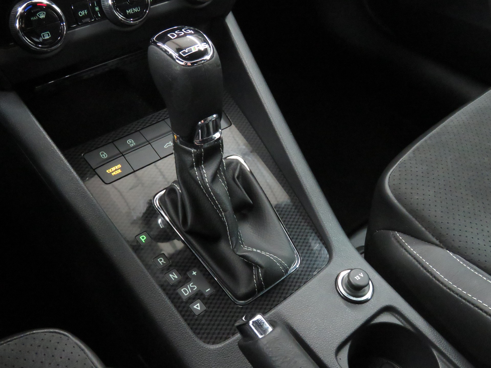 SKODA Octavia Combi 2.0 TDI RS 4x4 DSG (Automat)-image-19