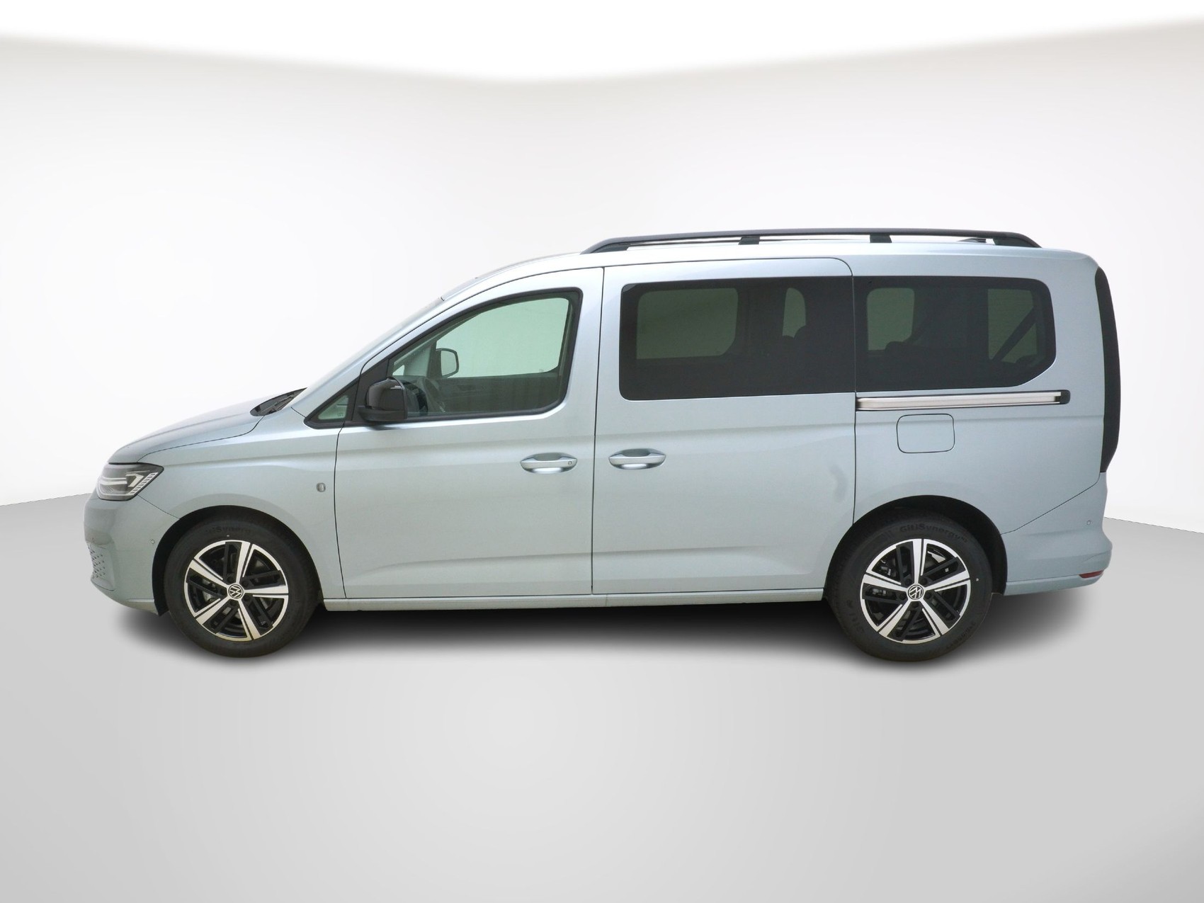 VW Caddy Maxi Outdoor 2.0 TDI 4Motion-image-1