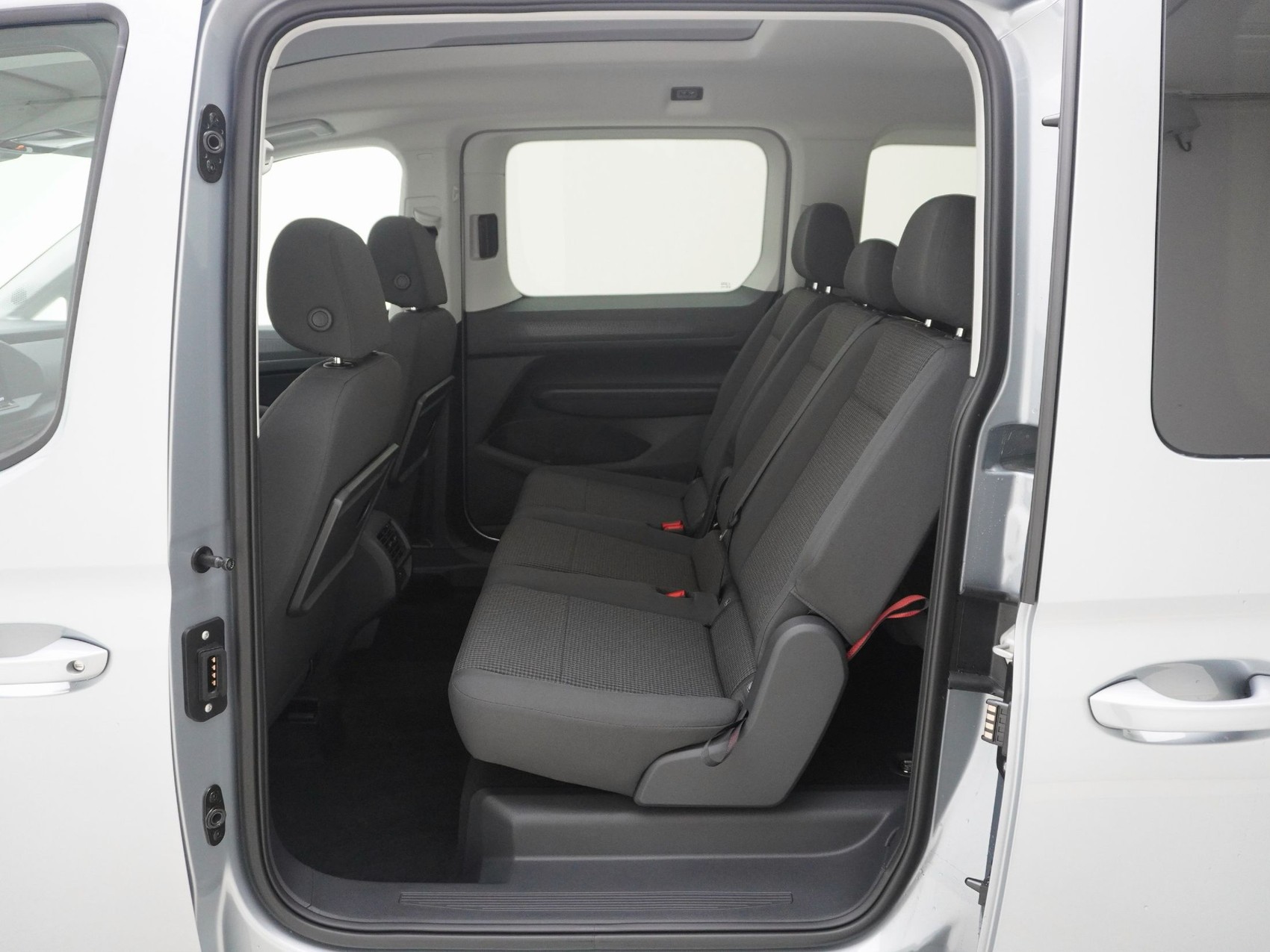 VW Caddy Maxi Outdoor 2.0 TDI 4Motion-image-15