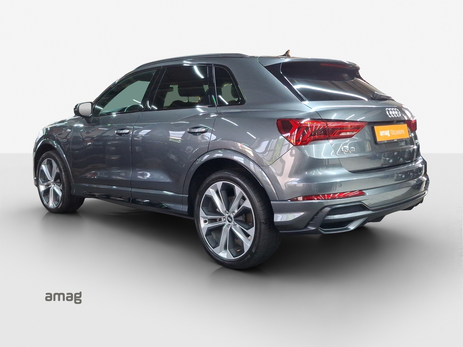 AUDI Q3 40 TFSI S line quattro S-tronic-image-2