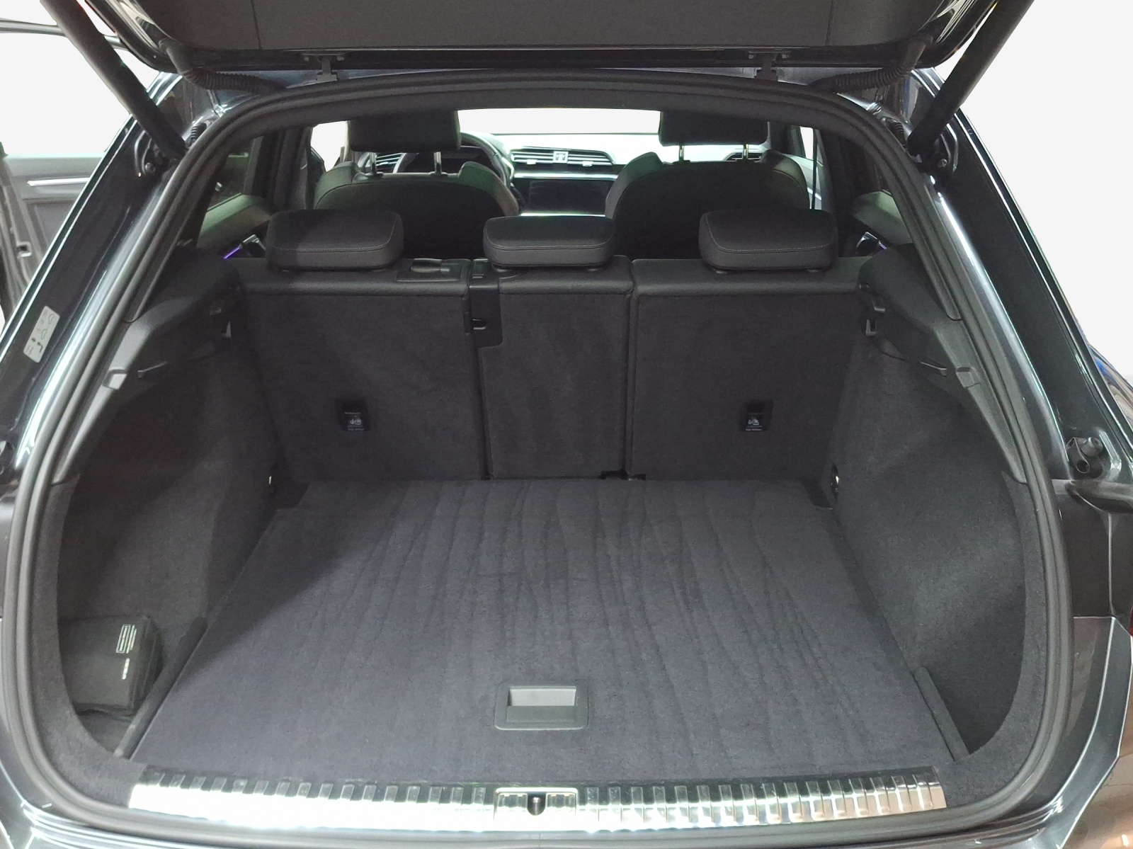 AUDI Q3 40 TFSI S line quattro S-tronic-image-12