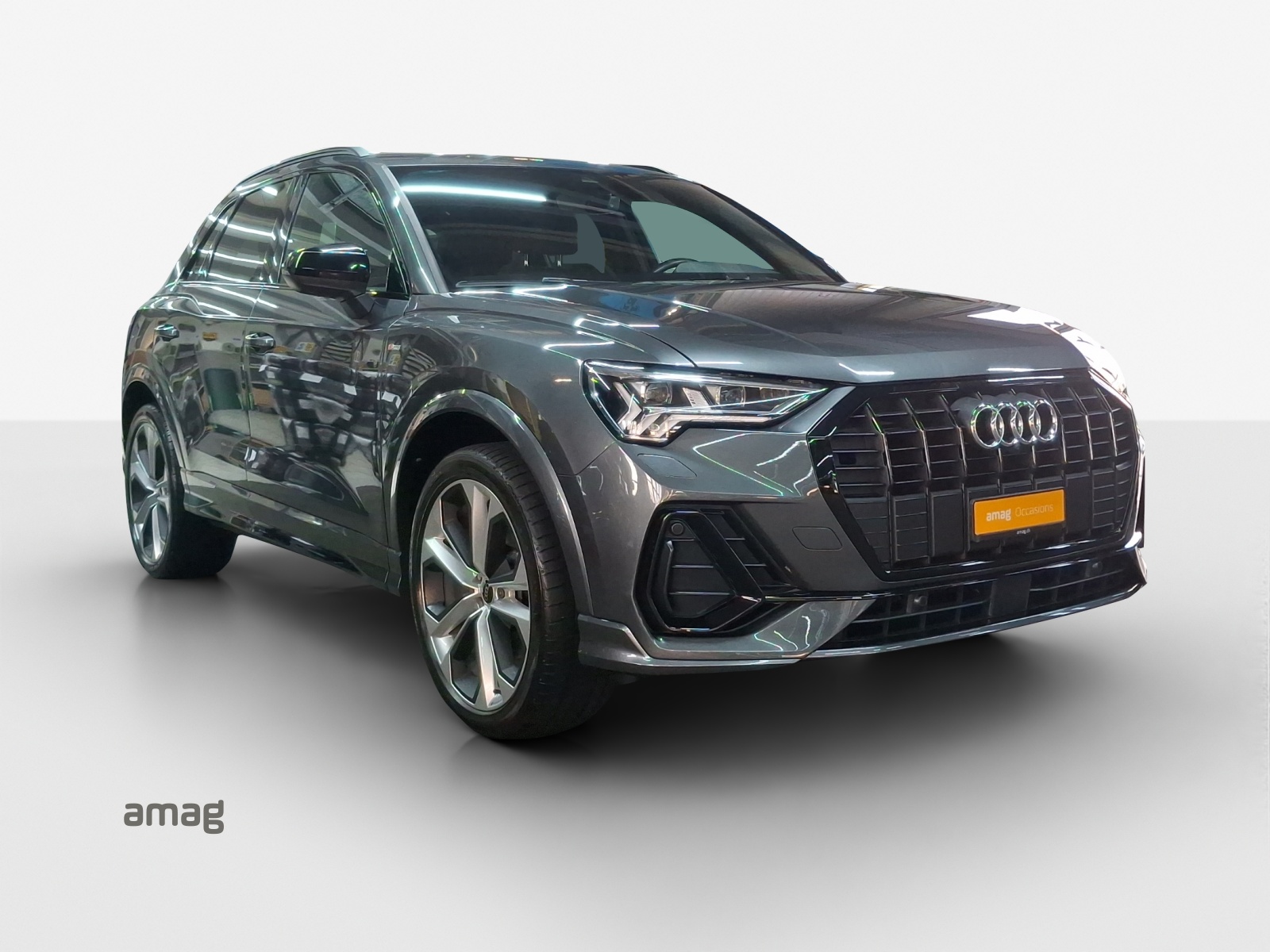 AUDI Q3 40 TFSI S line quattro S-tronic-image-5