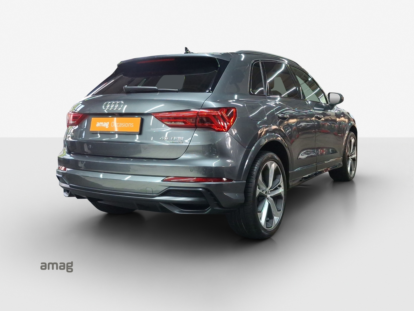 AUDI Q3 40 TFSI S line quattro S-tronic-image-4