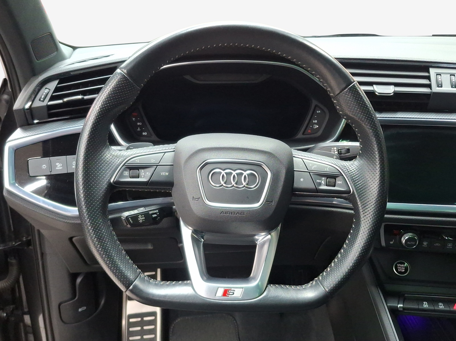 AUDI Q3 40 TFSI S line quattro S-tronic-image-9