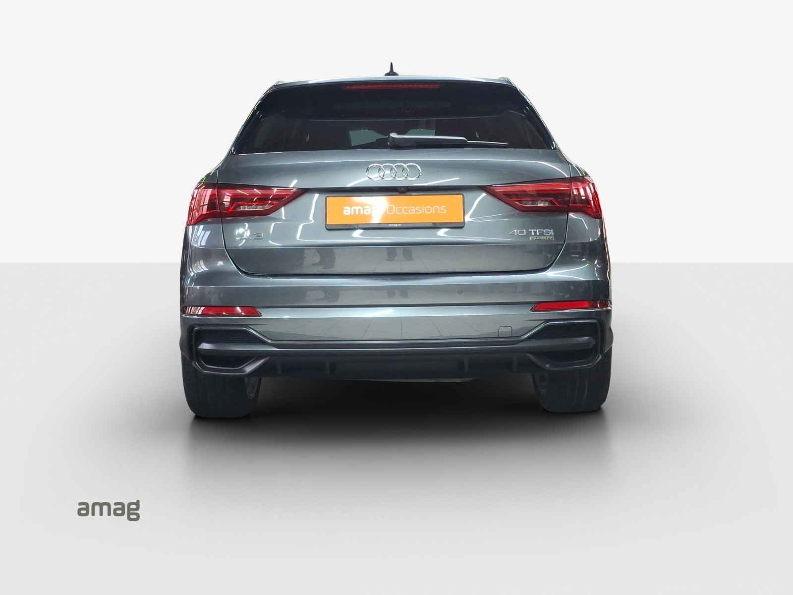 AUDI Q3 40 TFSI S line quattro S-tronic-image-3
