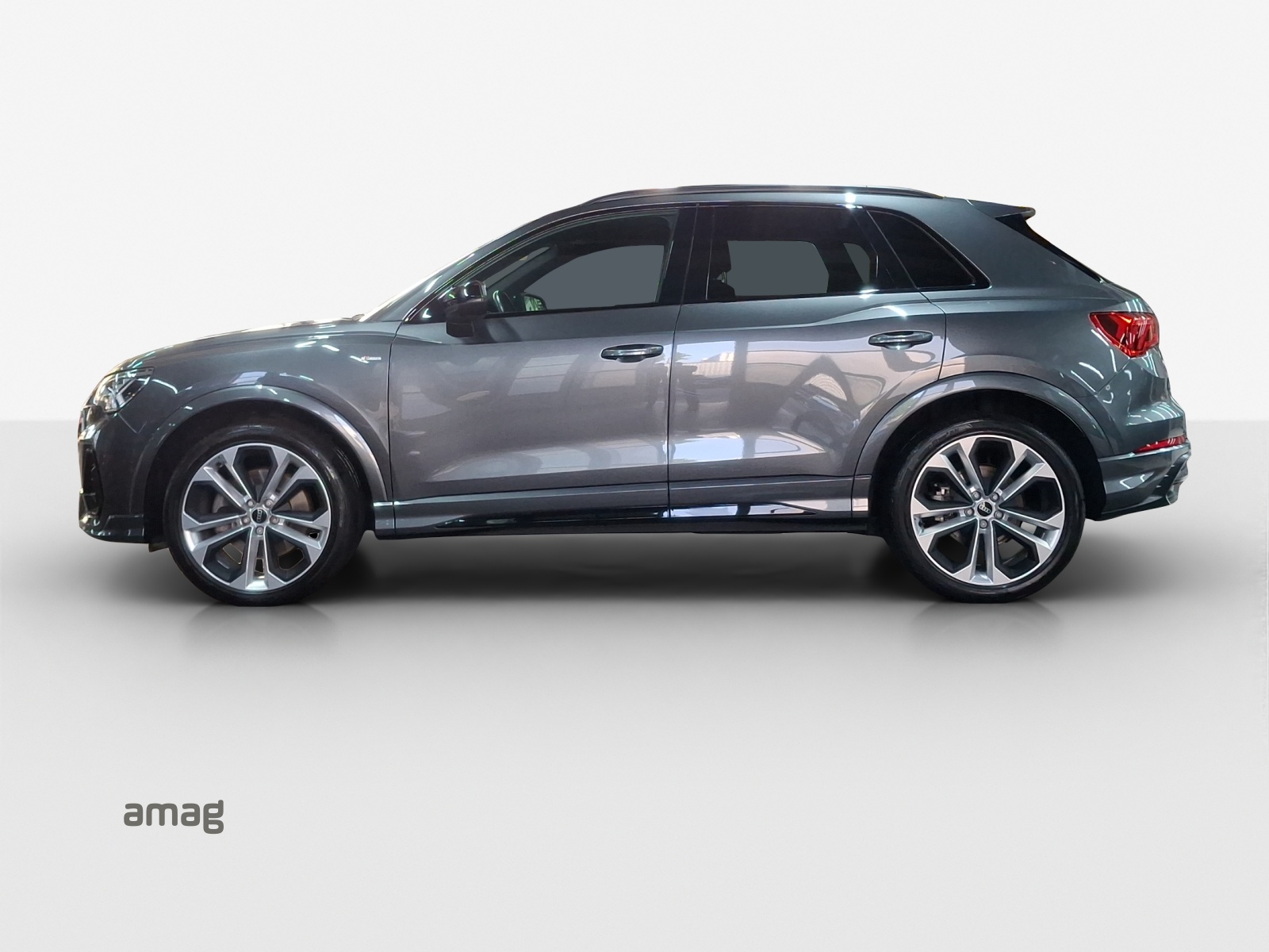 AUDI Q3 40 TFSI S line quattro S-tronic-image-1