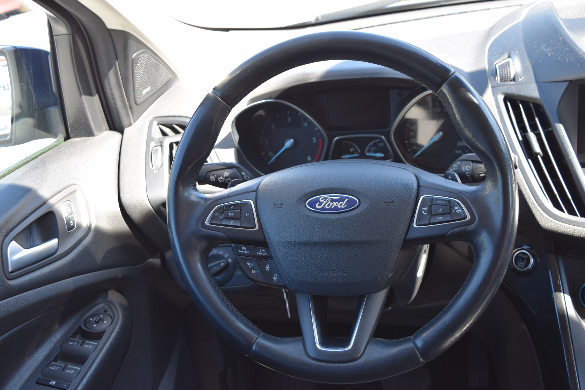 FORD Kuga 2.0 TDCi ST Line High 4WD PowerShift-image-15
