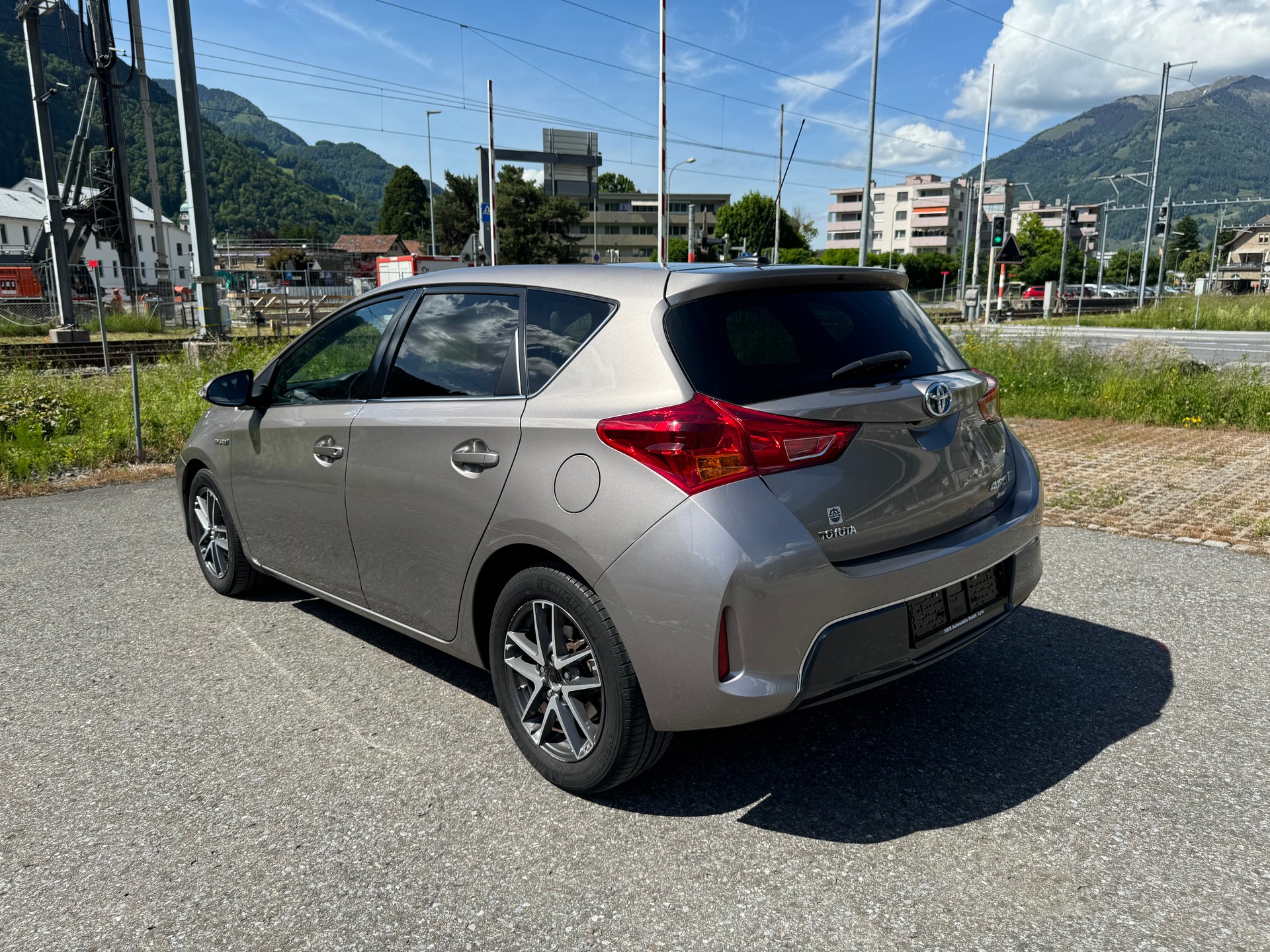 TOYOTA Auris 1.8 16V HSD Linea Sol-image-1