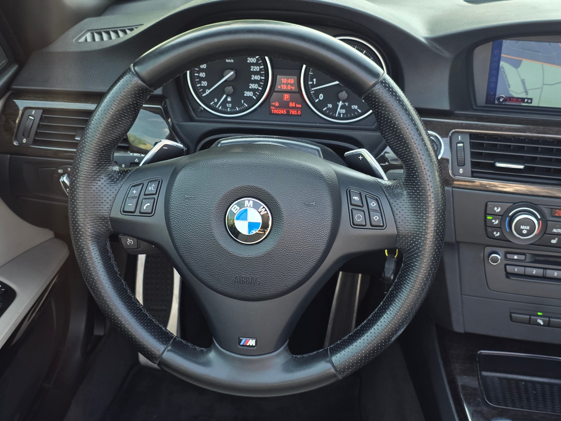 BMW 335i Cabriolet DSG * CH-Fahrzeug * M-Sport * Edition *-image-16