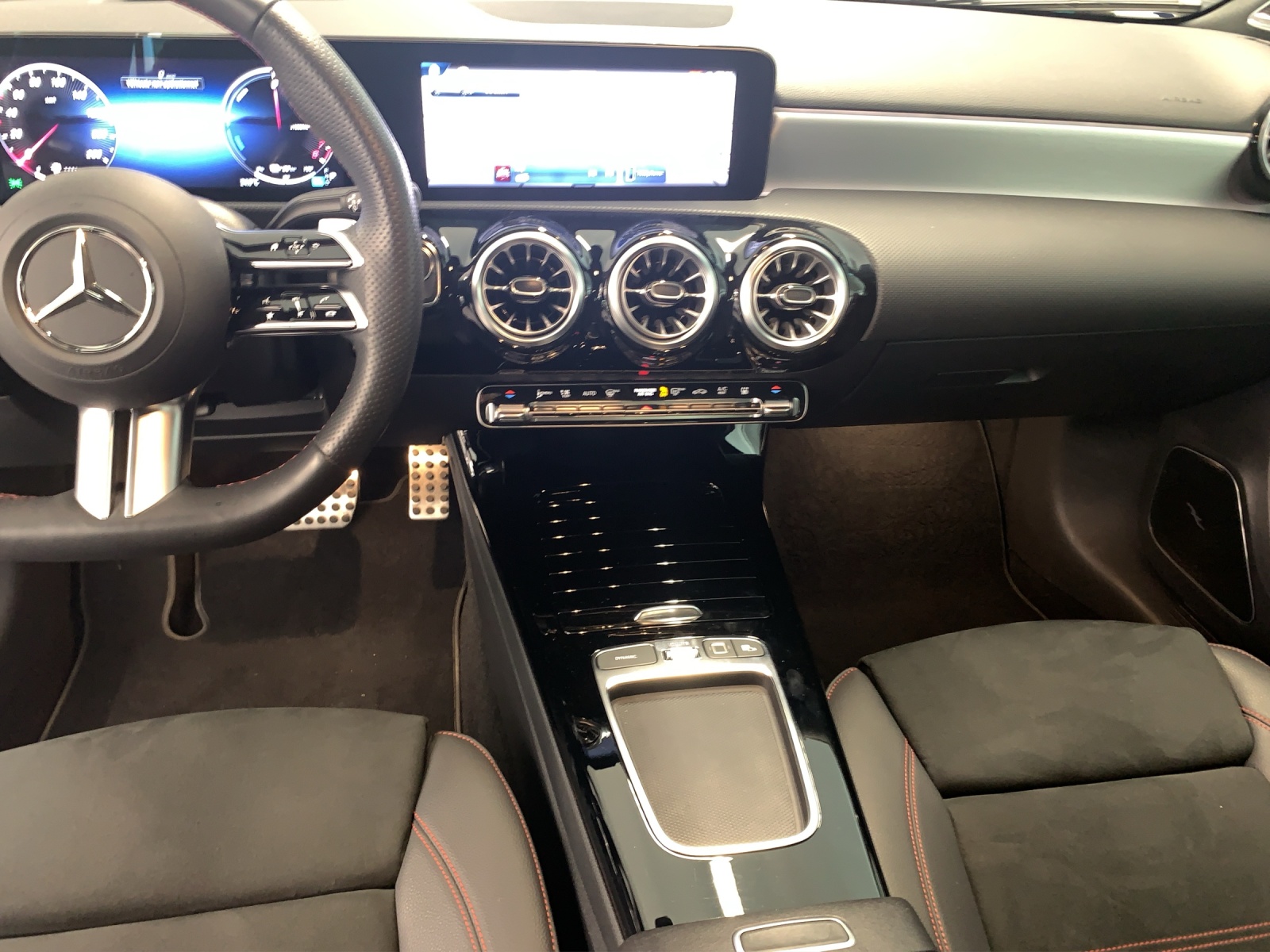 Image MERCEDES-BENZ A-250 A 250 e 8G-DCT