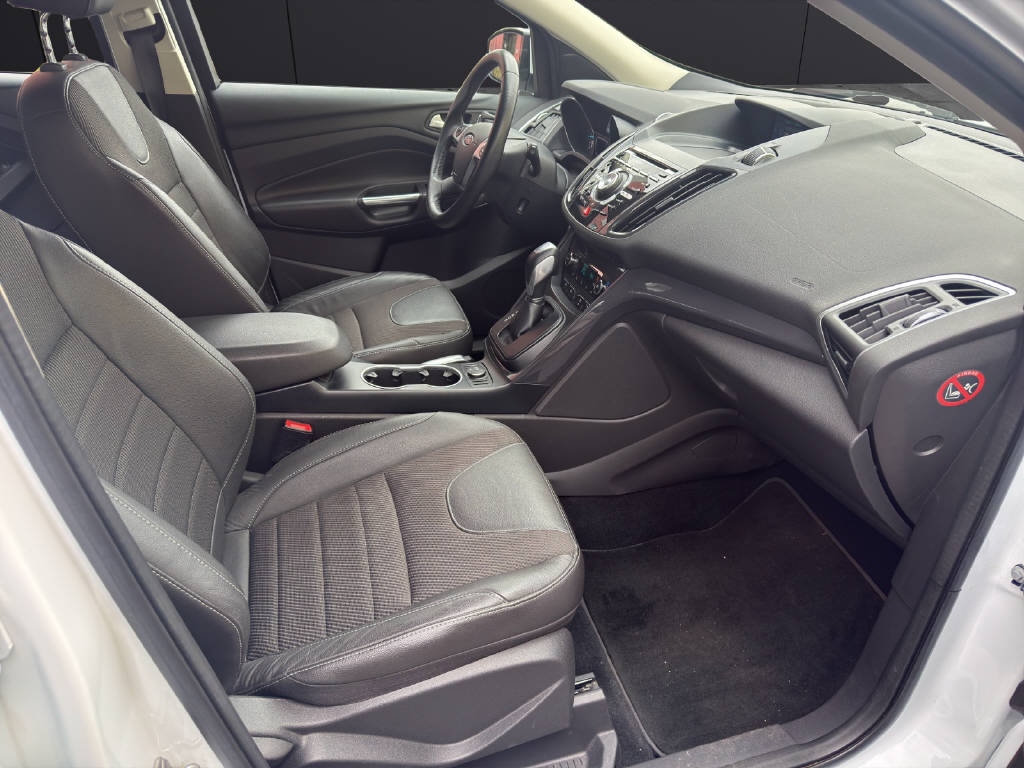 FORD Kuga 1.6 EcoB Titanium-image-18