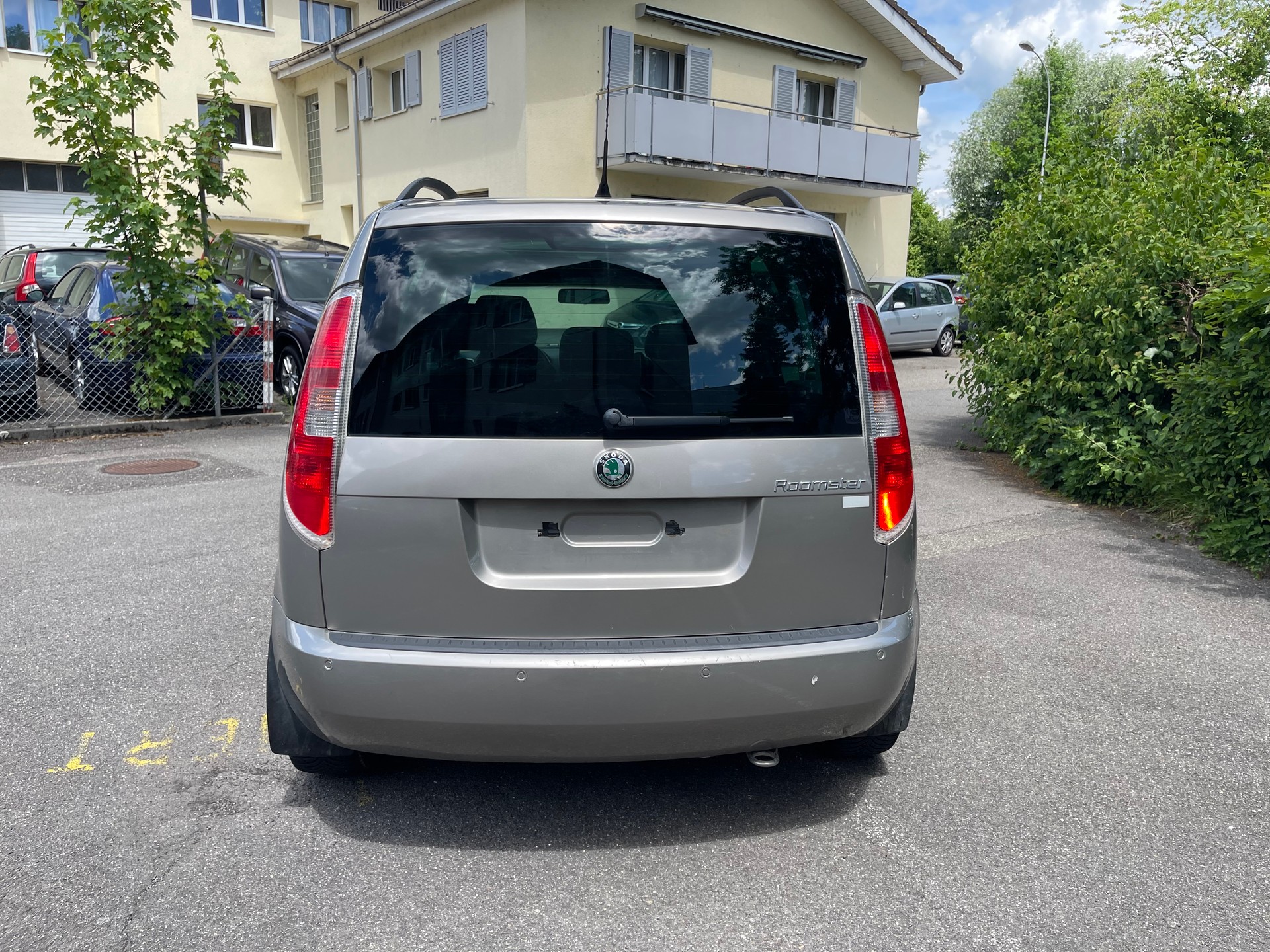 SKODA Roomster 1.6 Scout Automatic-image-3