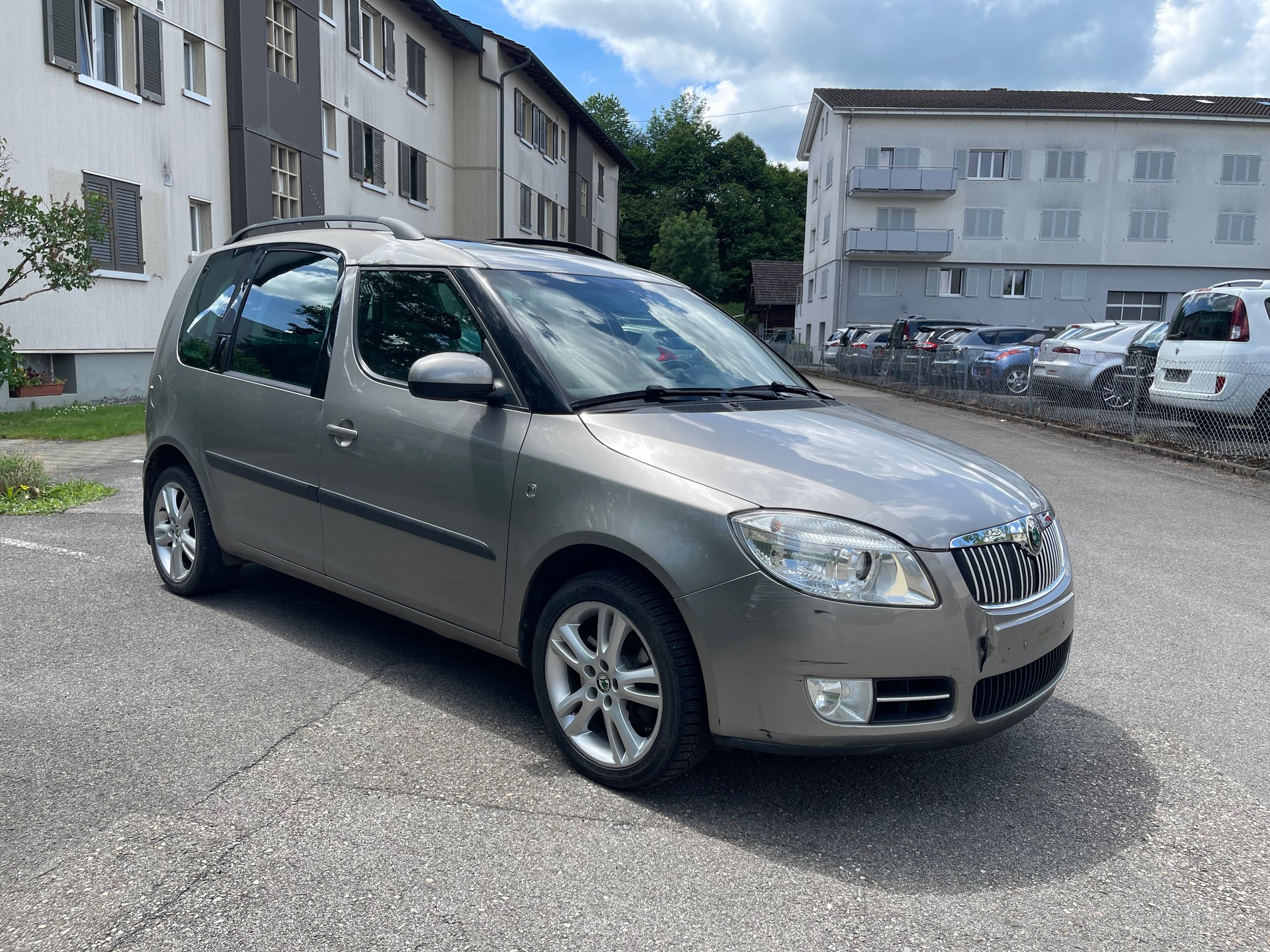 SKODA Roomster 1.6 Scout Automatic-image-5