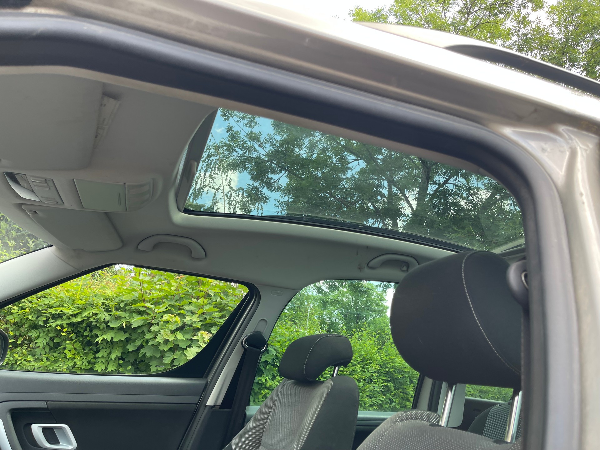 SKODA Roomster 1.6 Scout Automatic-image-8