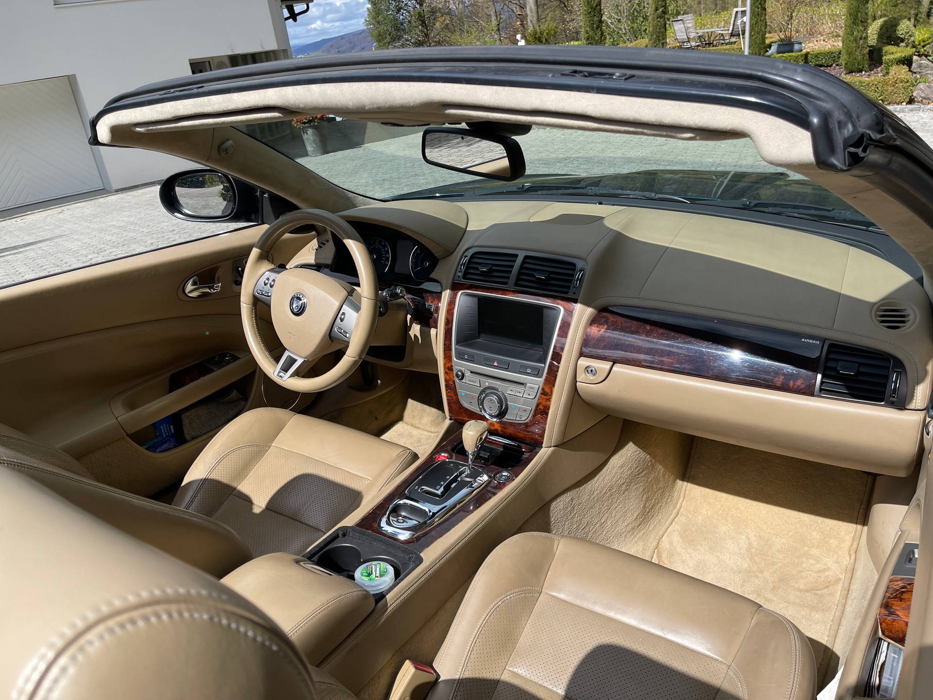 JAGUAR XKR Supercharged 4.2 V8 Convertible-image-6