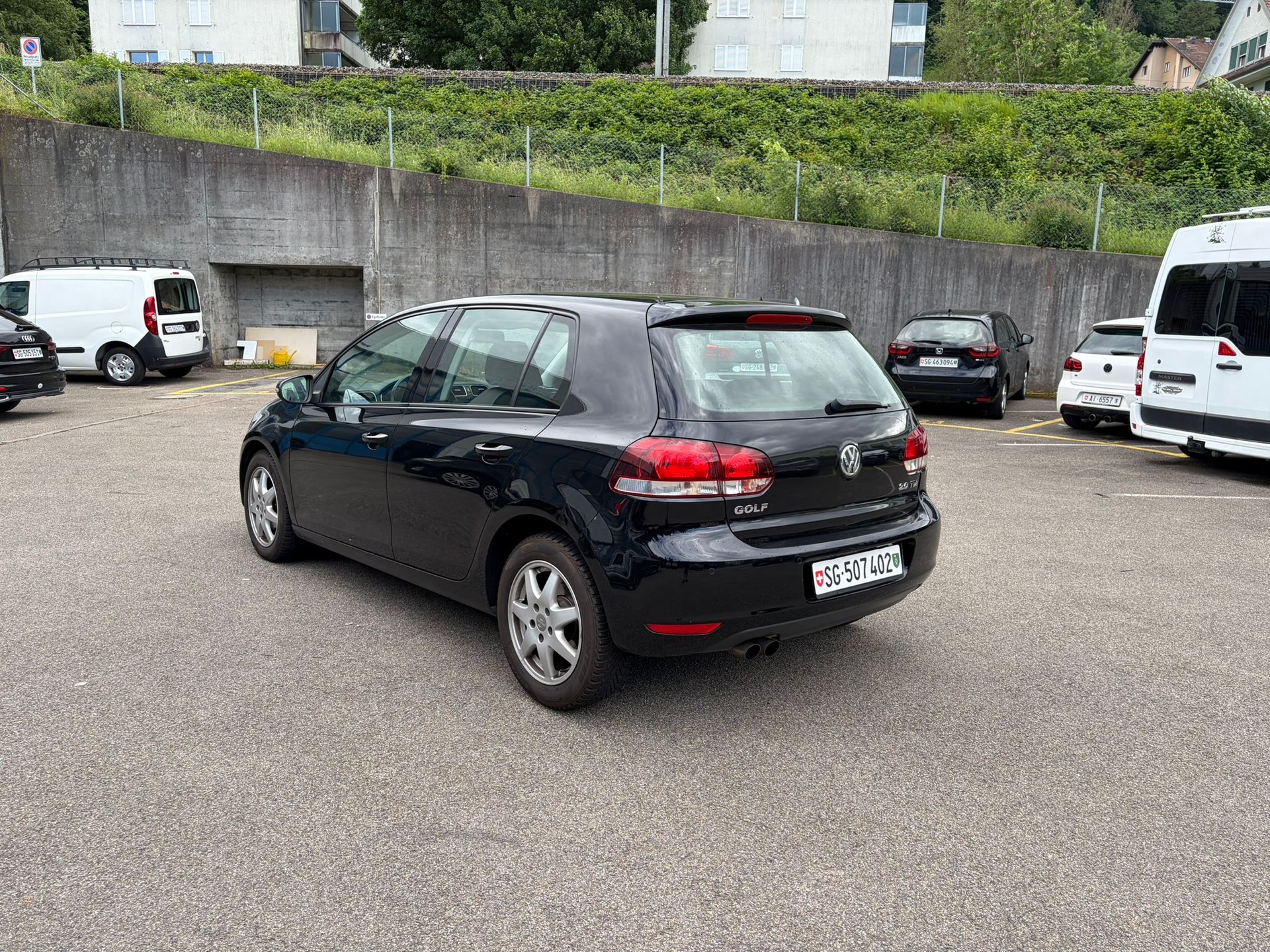 VW Golf 2.0 TDI Highline DSG-image-2