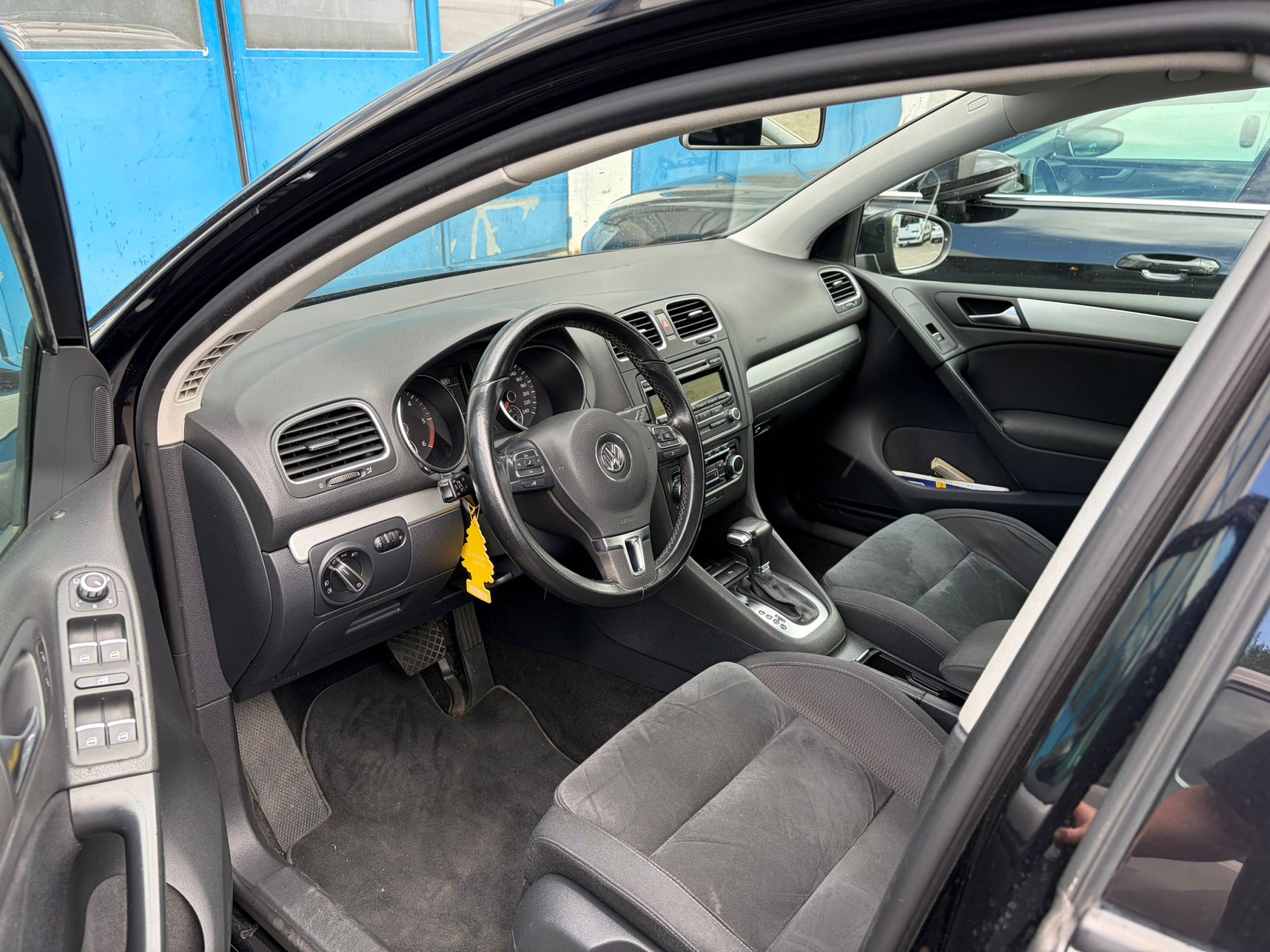 VW Golf 2.0 TDI Highline DSG-image-7