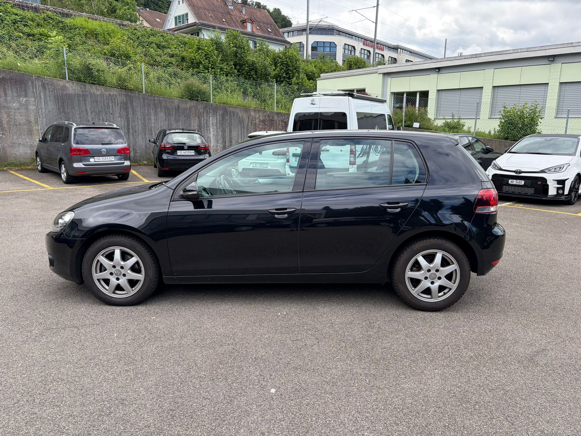 VW Golf 2.0 TDI Highline DSG-image-1