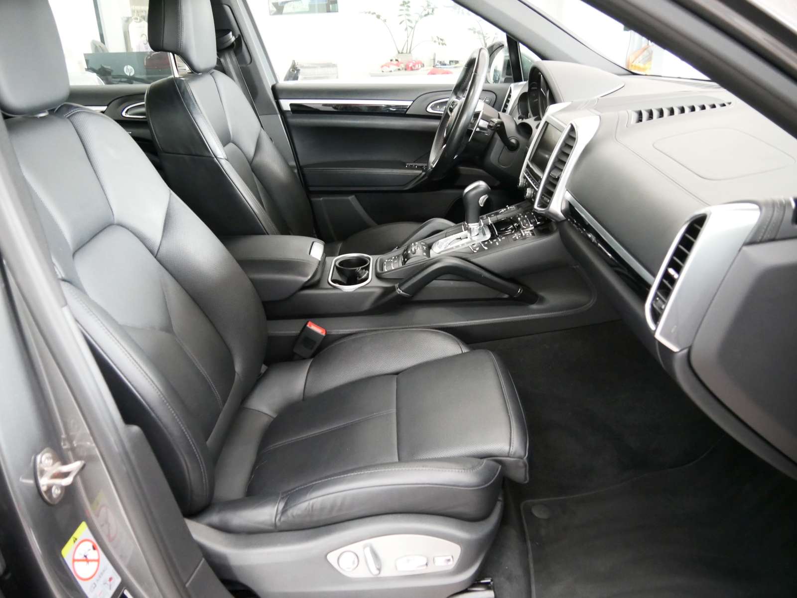 PORSCHE Cayenne S-image-12