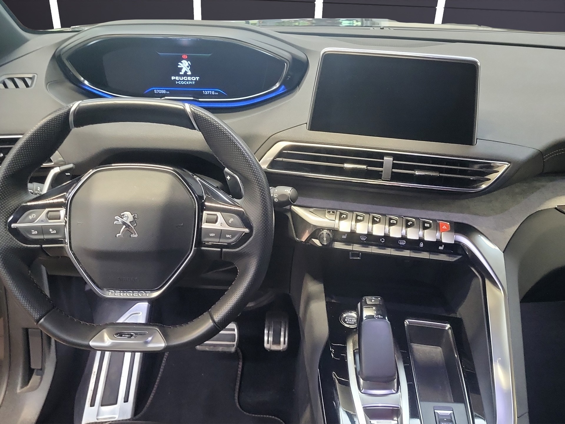PEUGEOT 3008 1.6 Plug-in Hybrid4 GT-image-6