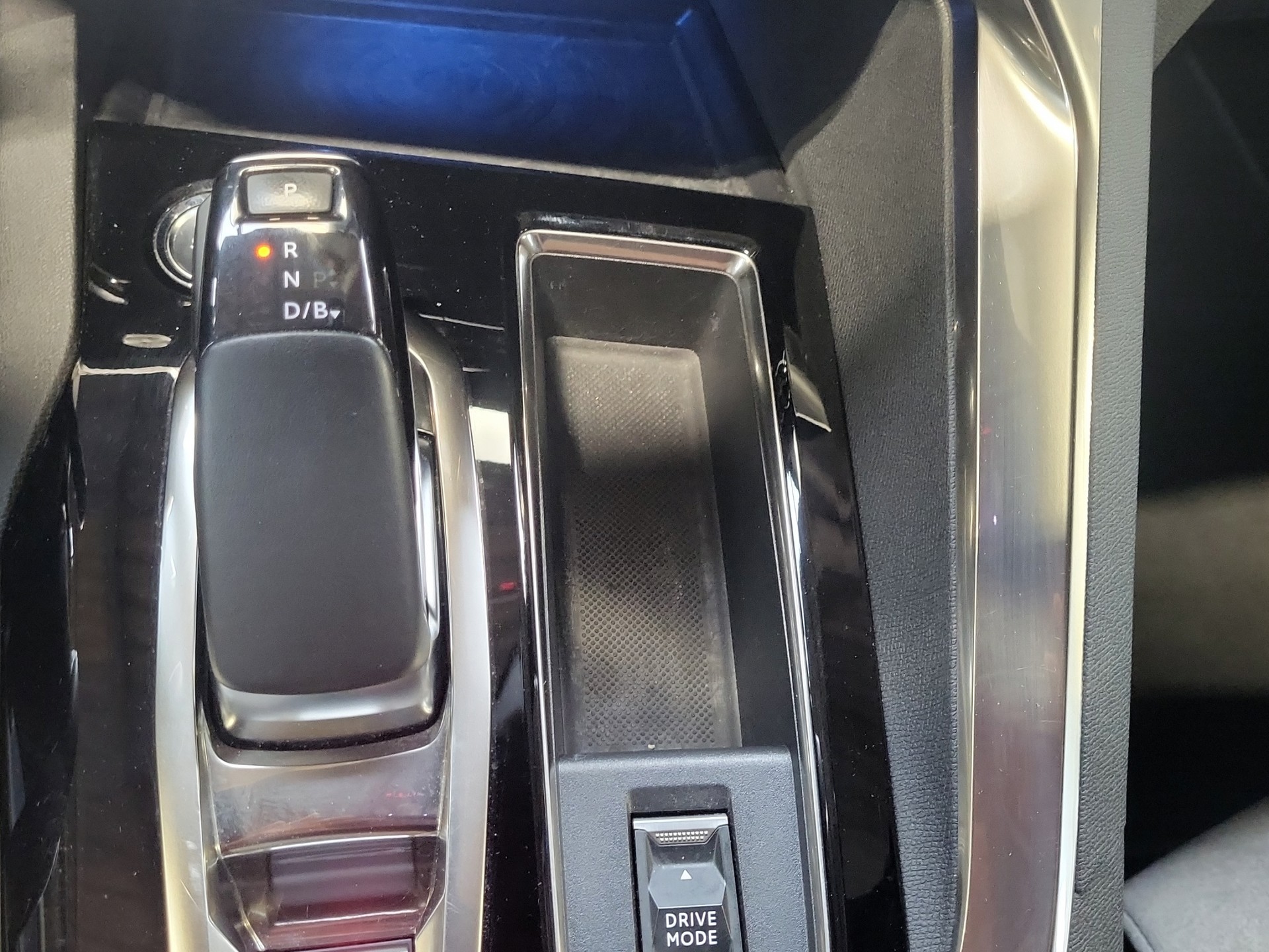 PEUGEOT 3008 1.6 PHEV Hybrid4 GT-image-8