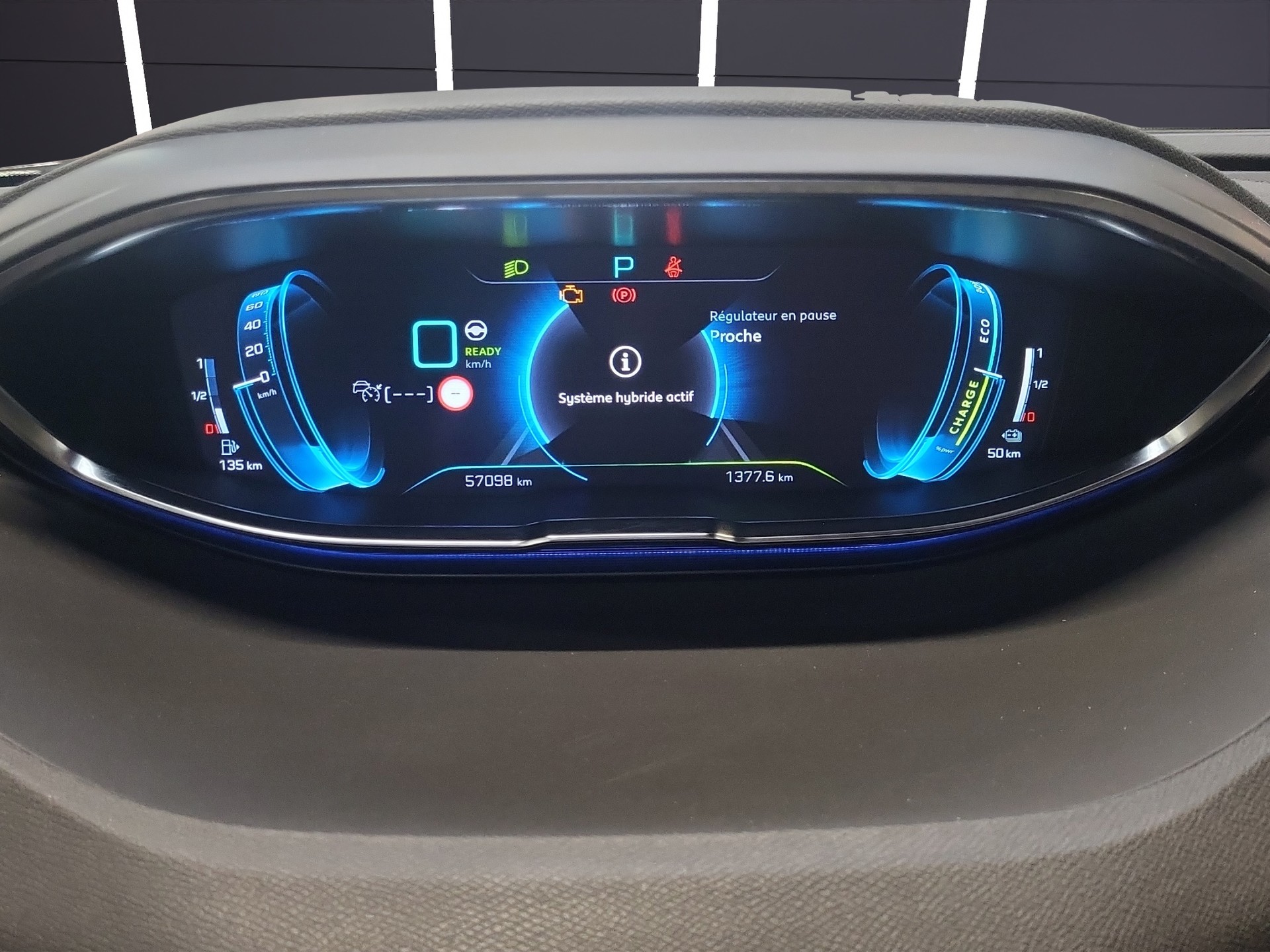 PEUGEOT 3008 1.6 PHEV Hybrid4 GT-image-6