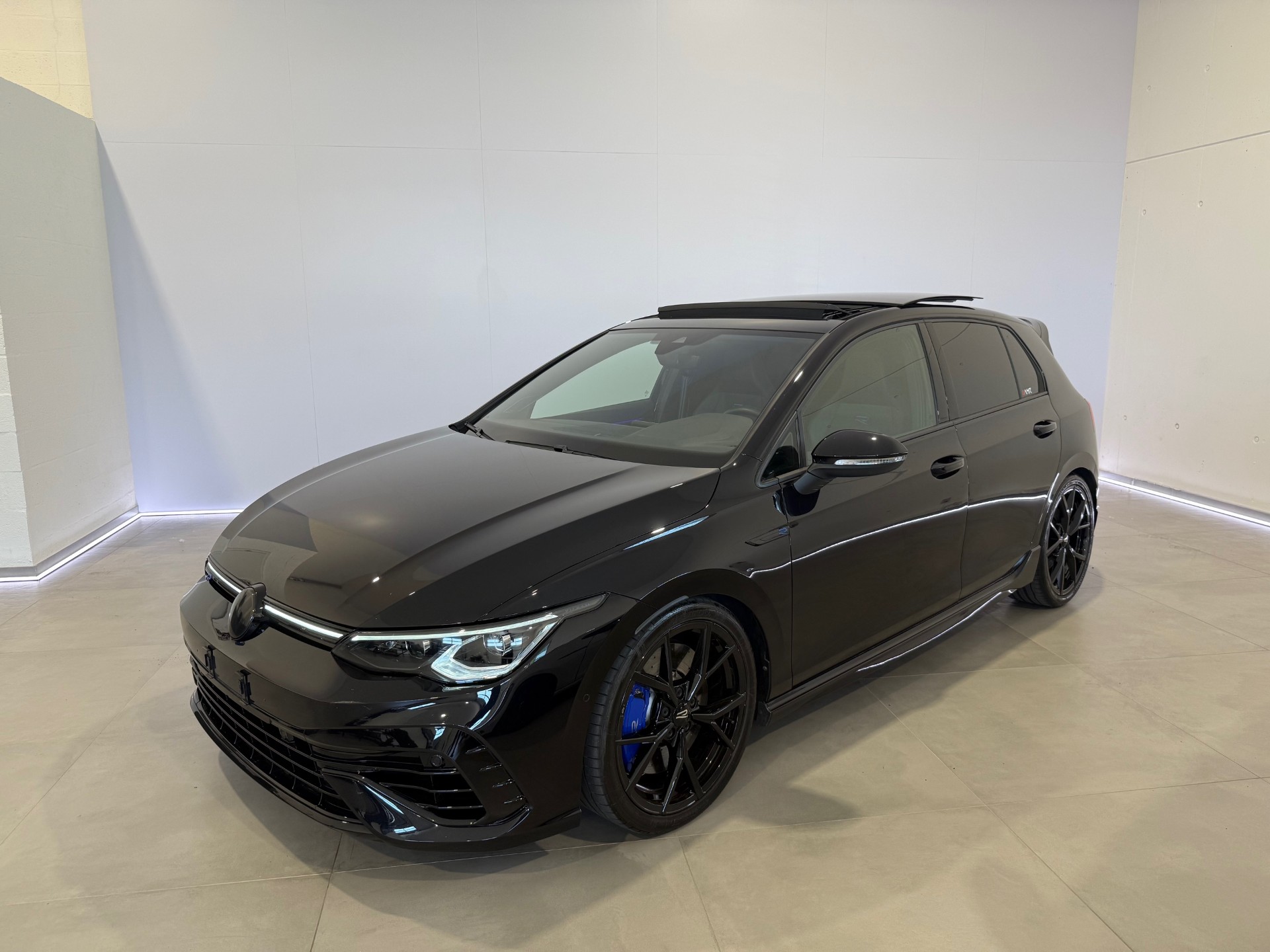 VW Golf 2.0 TSI R DSG 4Motion Black Edition-image-0
