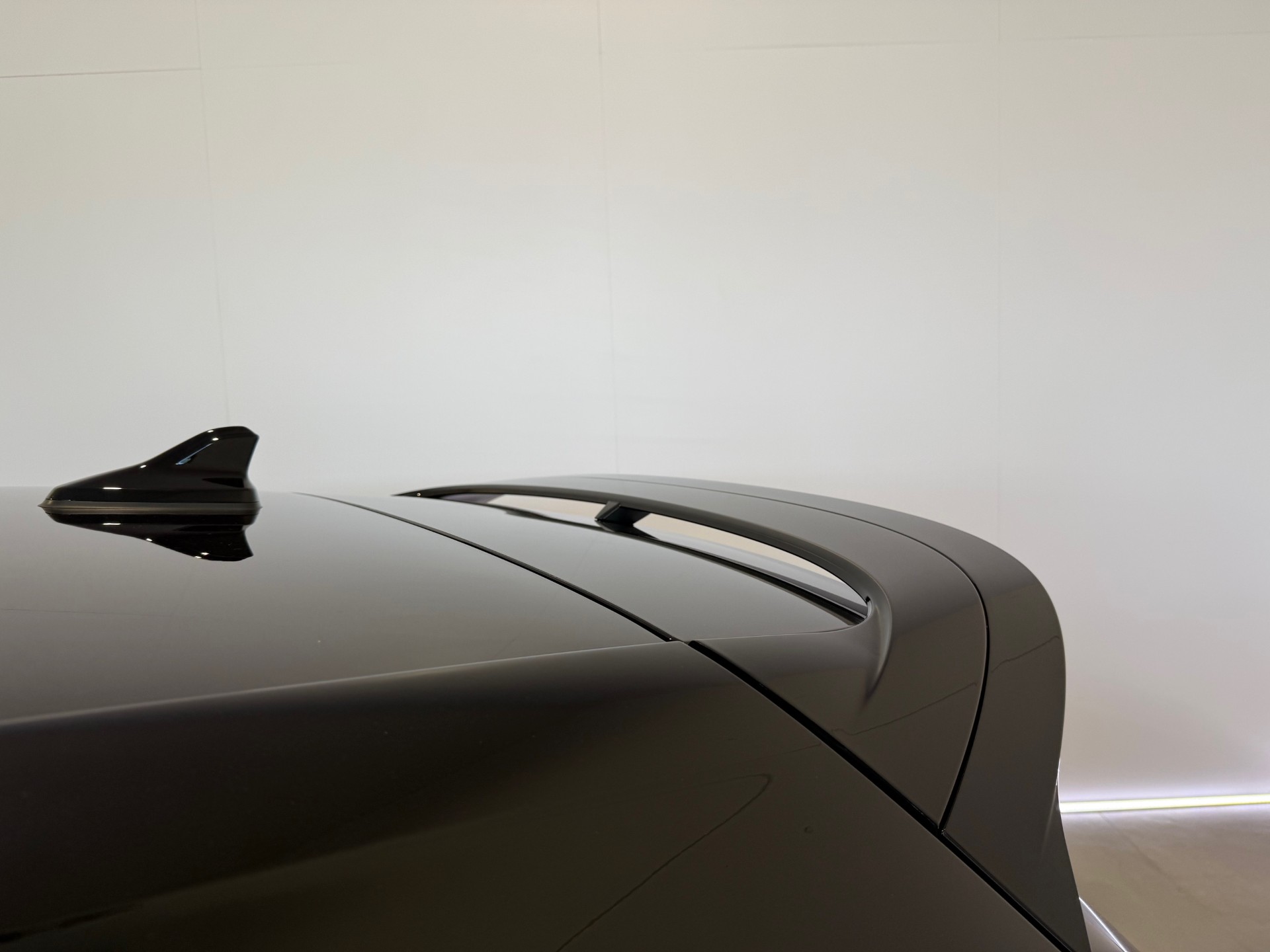 VW Golf 2.0 TSI R DSG 4Motion Black Edition-image-3
