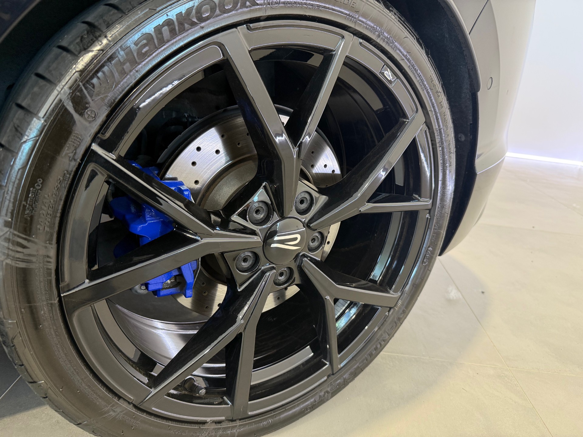 VW Golf 2.0 TSI R DSG 4Motion Black Edition-image-5