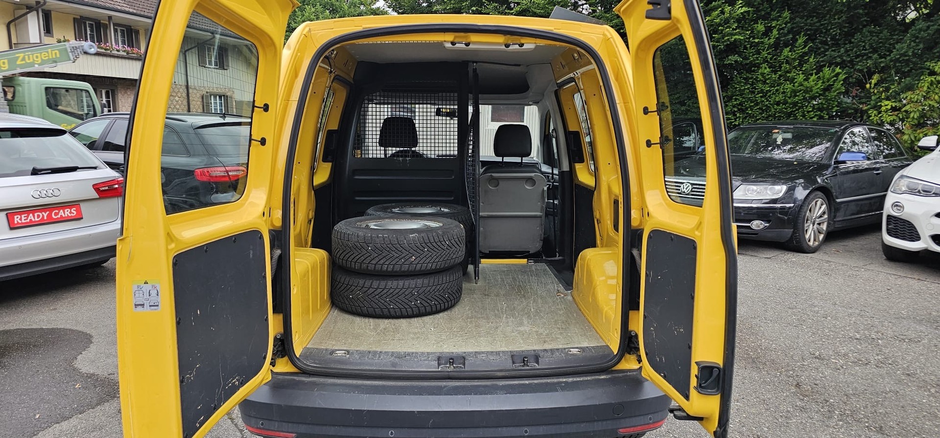 VW Caddy 2.0TDI BlueMotion Technology-image-8