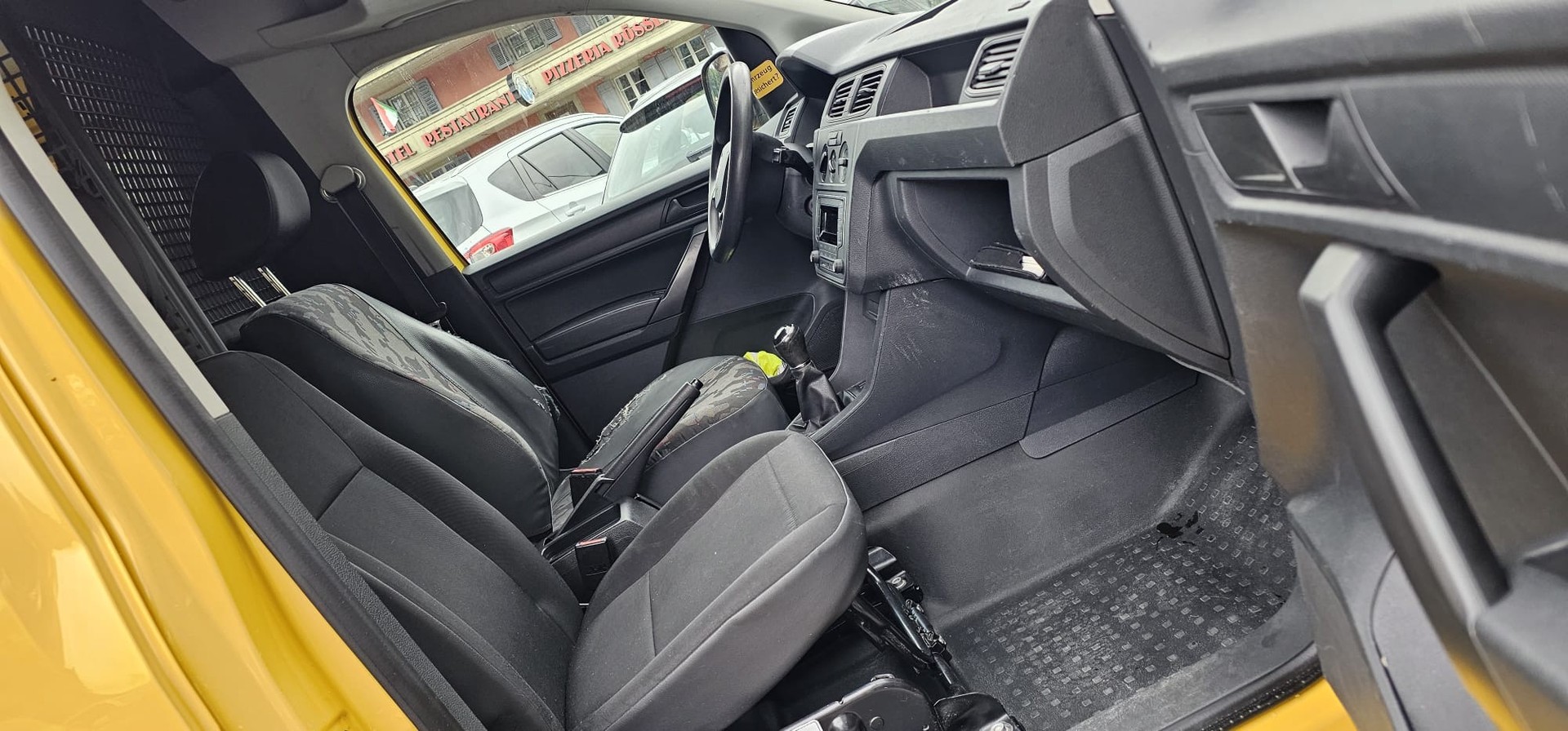 VW Caddy 2.0TDI BlueMotion Technology-image-9