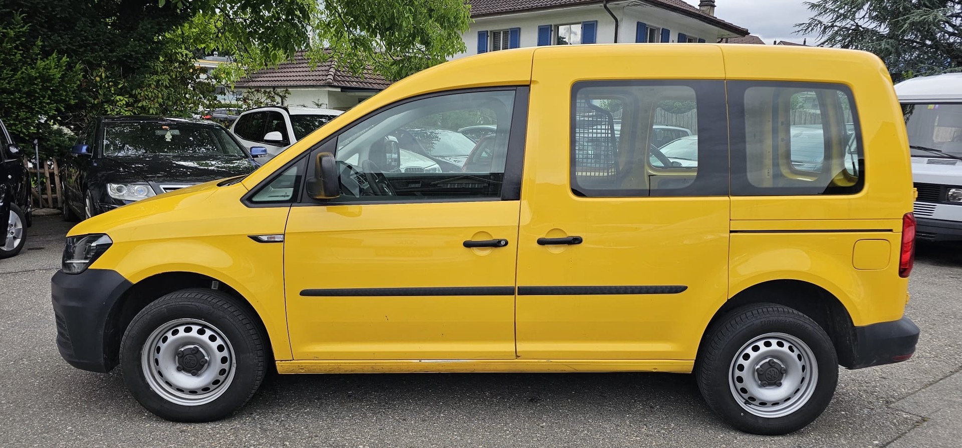 VW Caddy 2.0TDI BlueMotion Technology-image-3