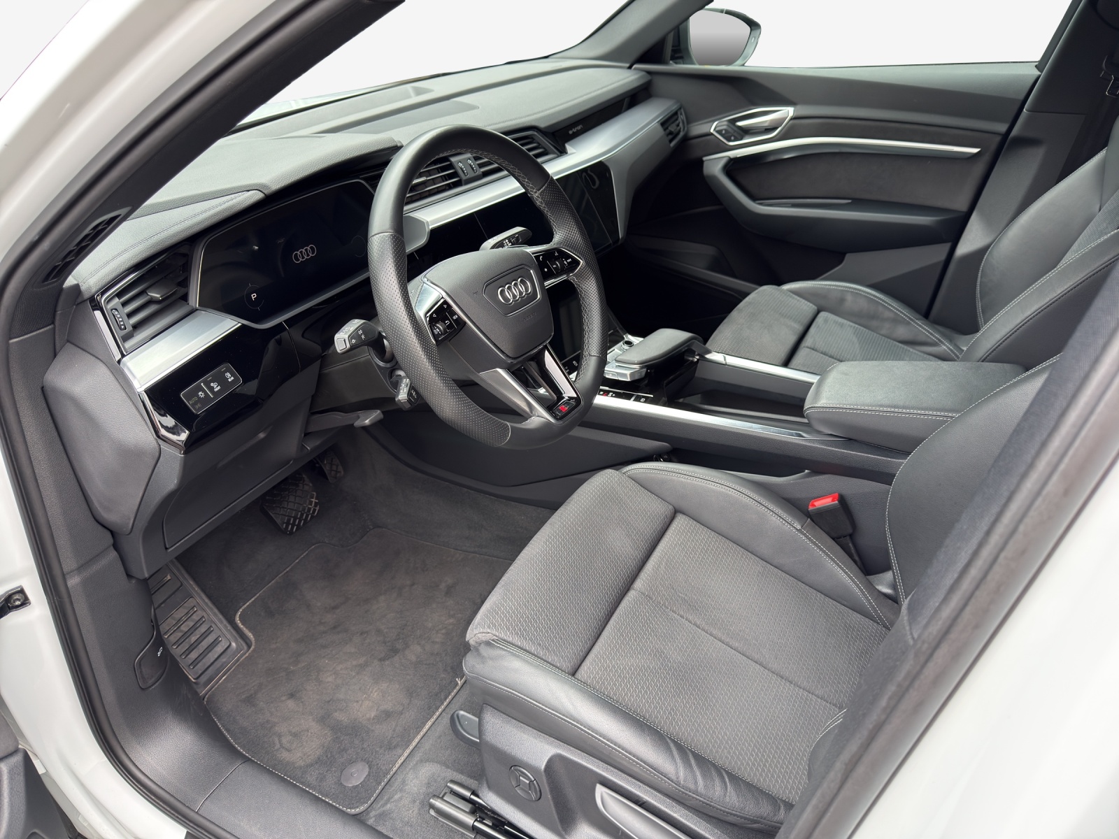 AUDI e-tron 55 Sportback S Line Black Edition quattro-image-7
