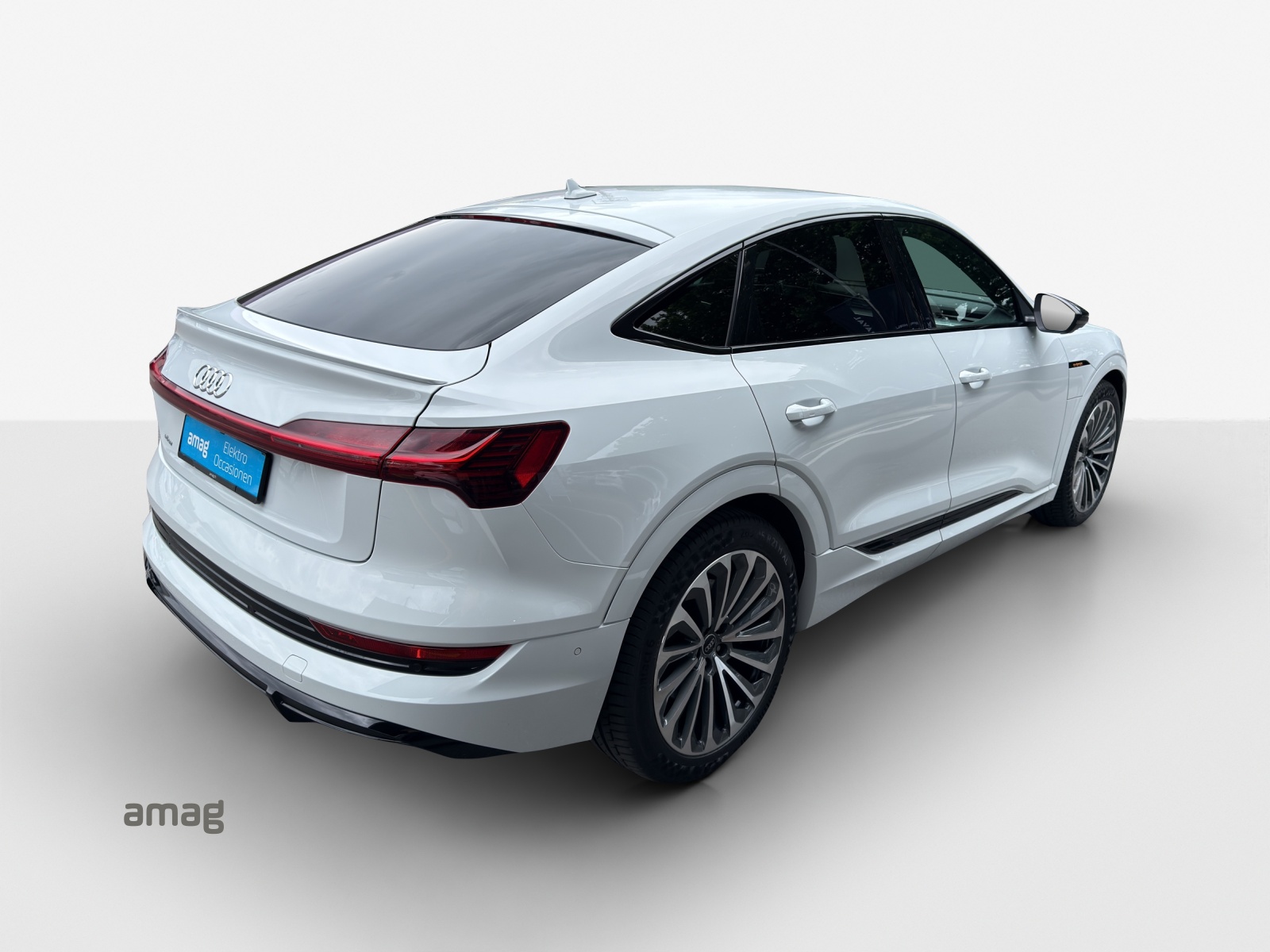 AUDI e-tron 55 Sportback S Line Black Edition quattro-image-4