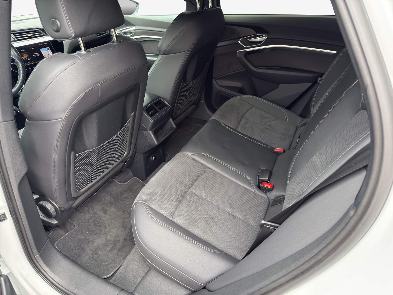 AUDI e-tron 55 Sportback S Line Black Edition quattro-image-11