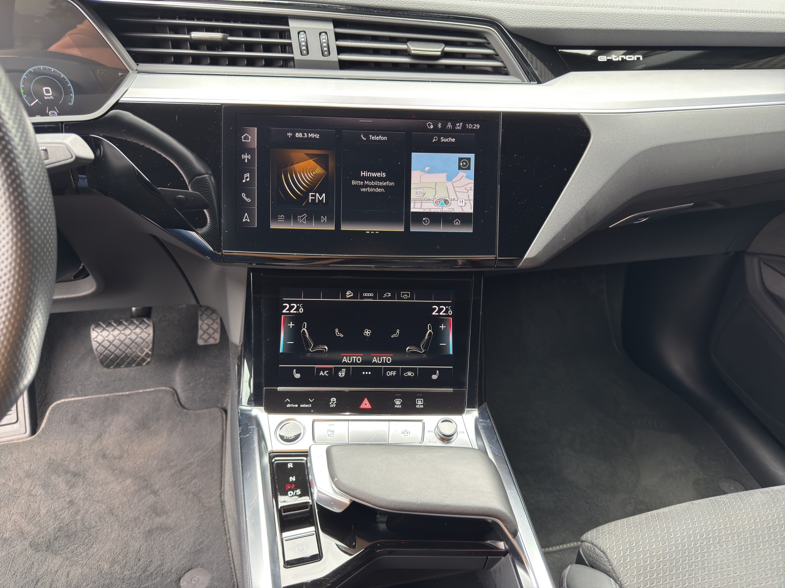 AUDI e-tron 55 Sportback S Line Black Edition quattro-image-10