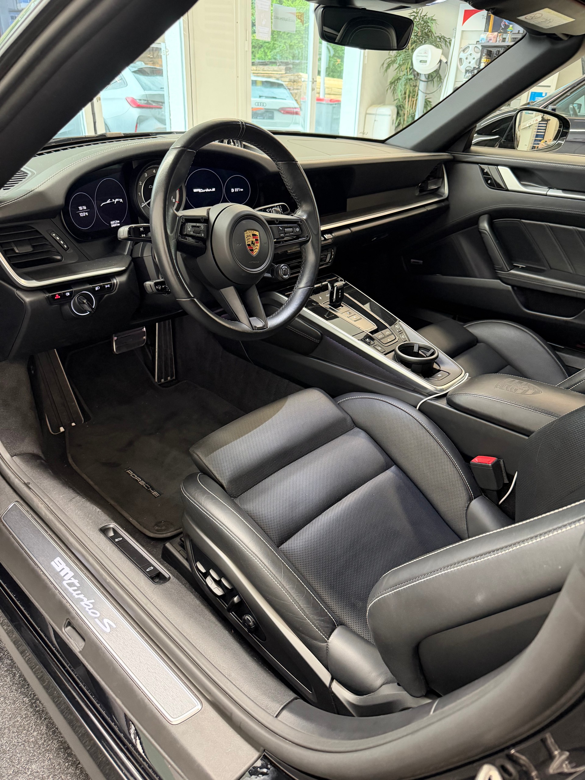 PORSCHE 911 Cabriolet 3.7 Turbo S PDK-image-8