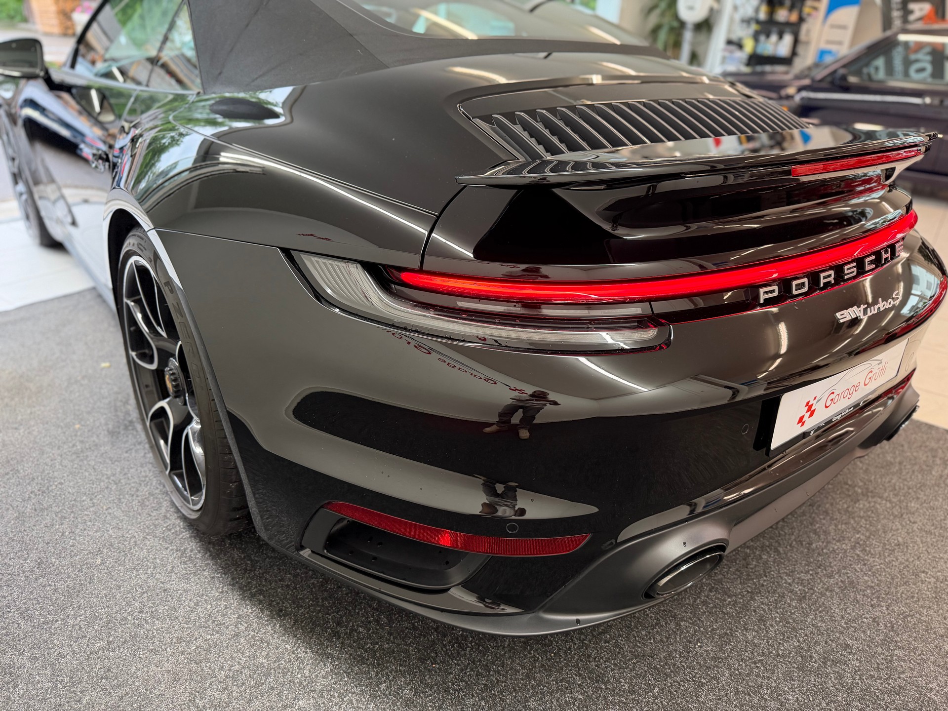 PORSCHE 911 Cabriolet 3.7 Turbo S PDK-image-19