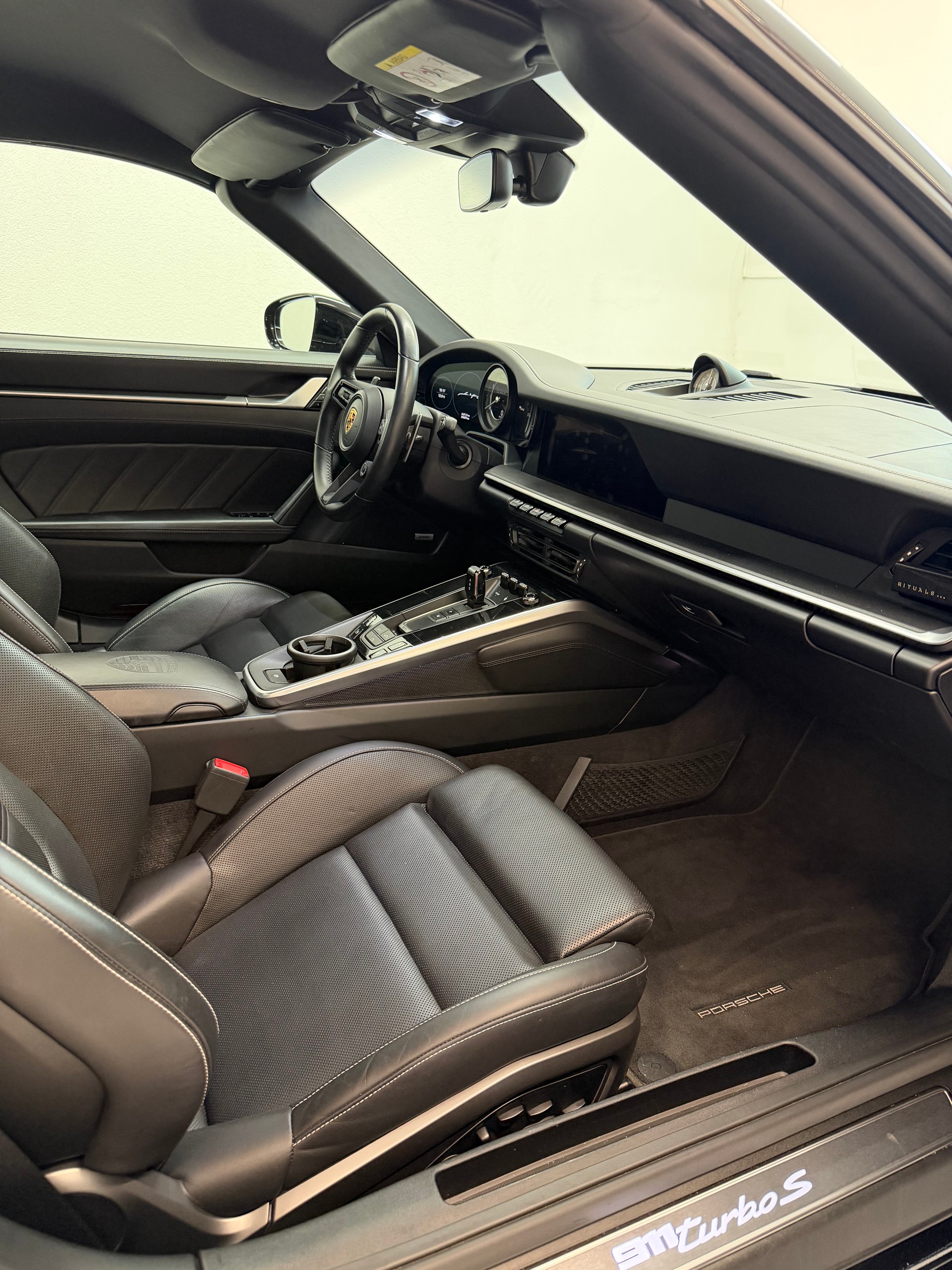 PORSCHE 911 Cabriolet 3.7 Turbo S PDK-image-11