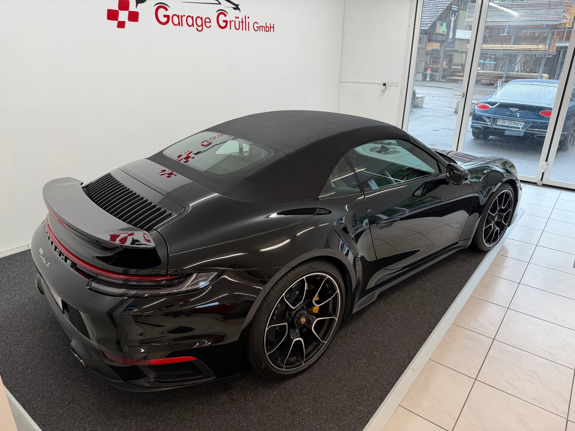 PORSCHE 911 Cabriolet 3.7 Turbo S PDK-image-4