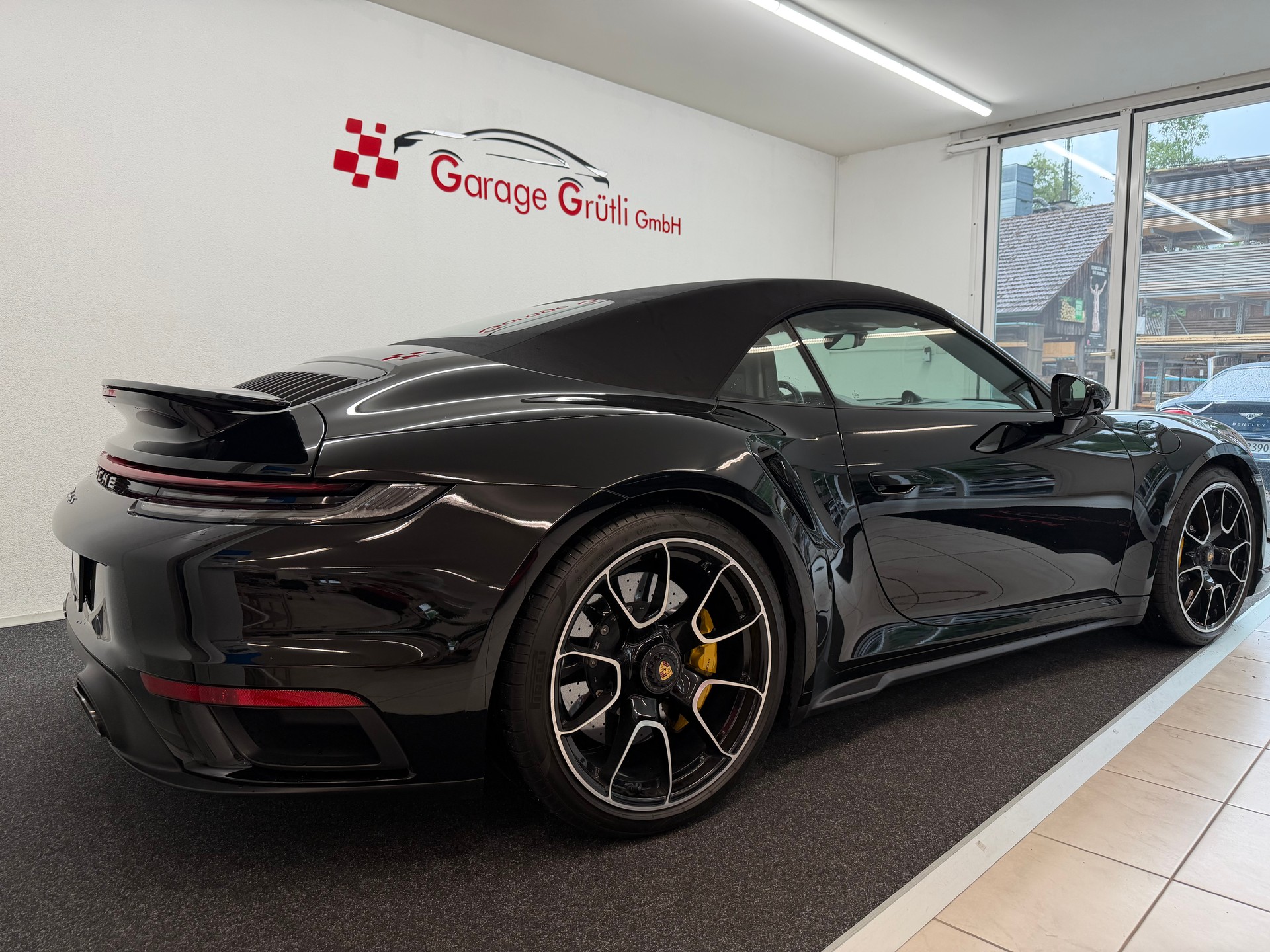 PORSCHE 911 Cabriolet 3.7 Turbo S PDK-image-3